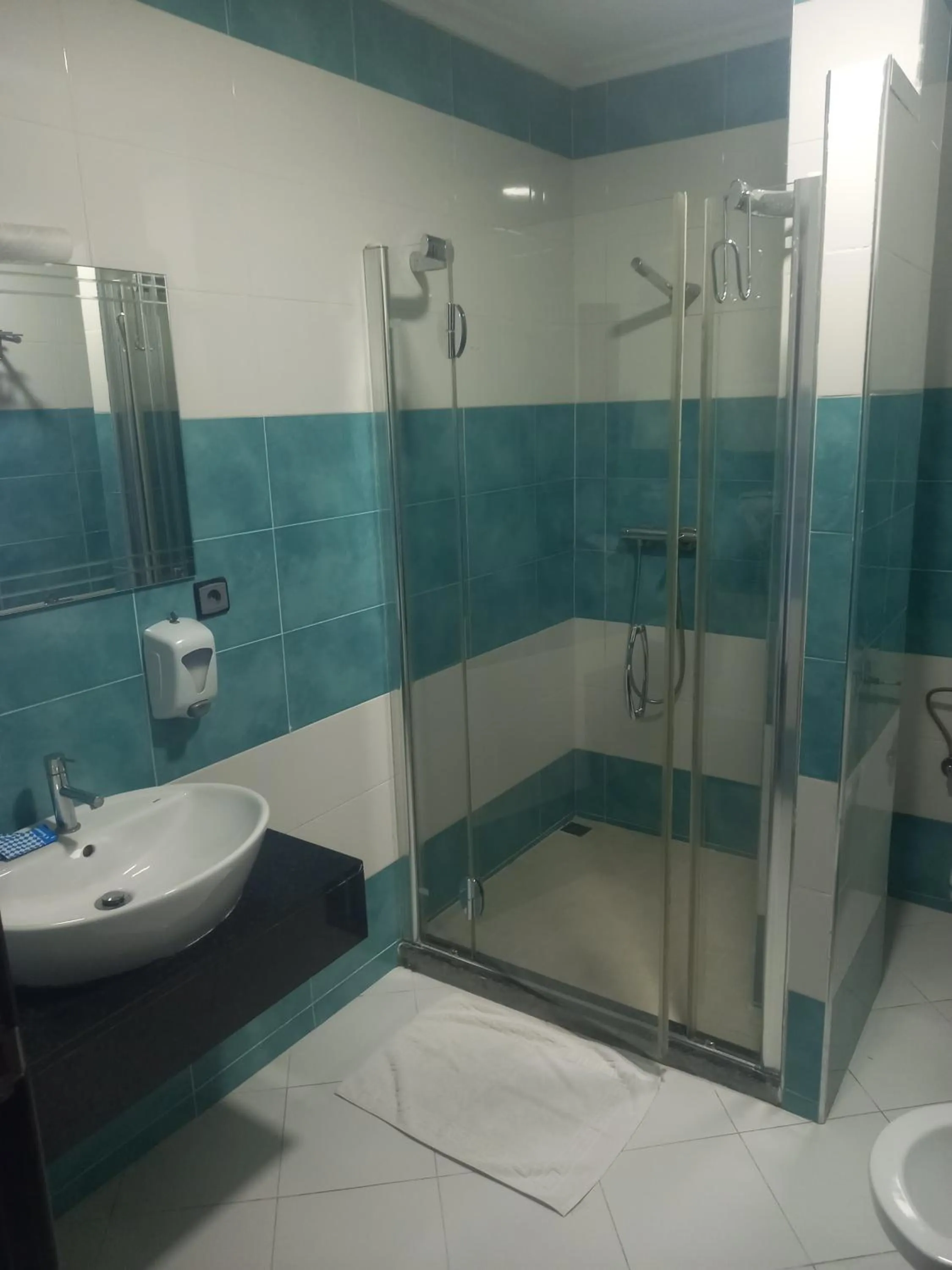 Shower in Hotel Salime Al Khozama