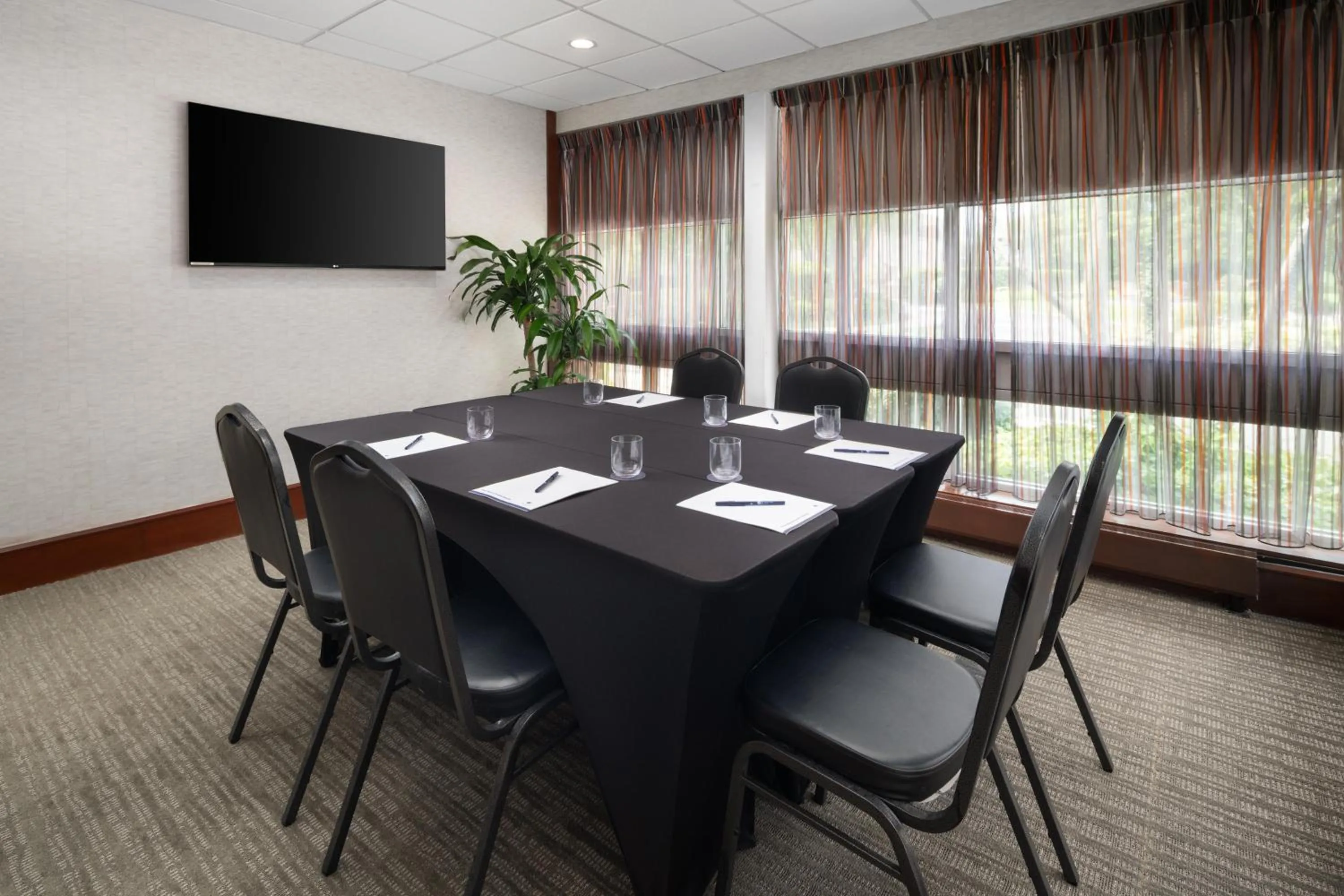 Meeting/conference room in DoubleTree by Hilton Hotel Boston Bayside