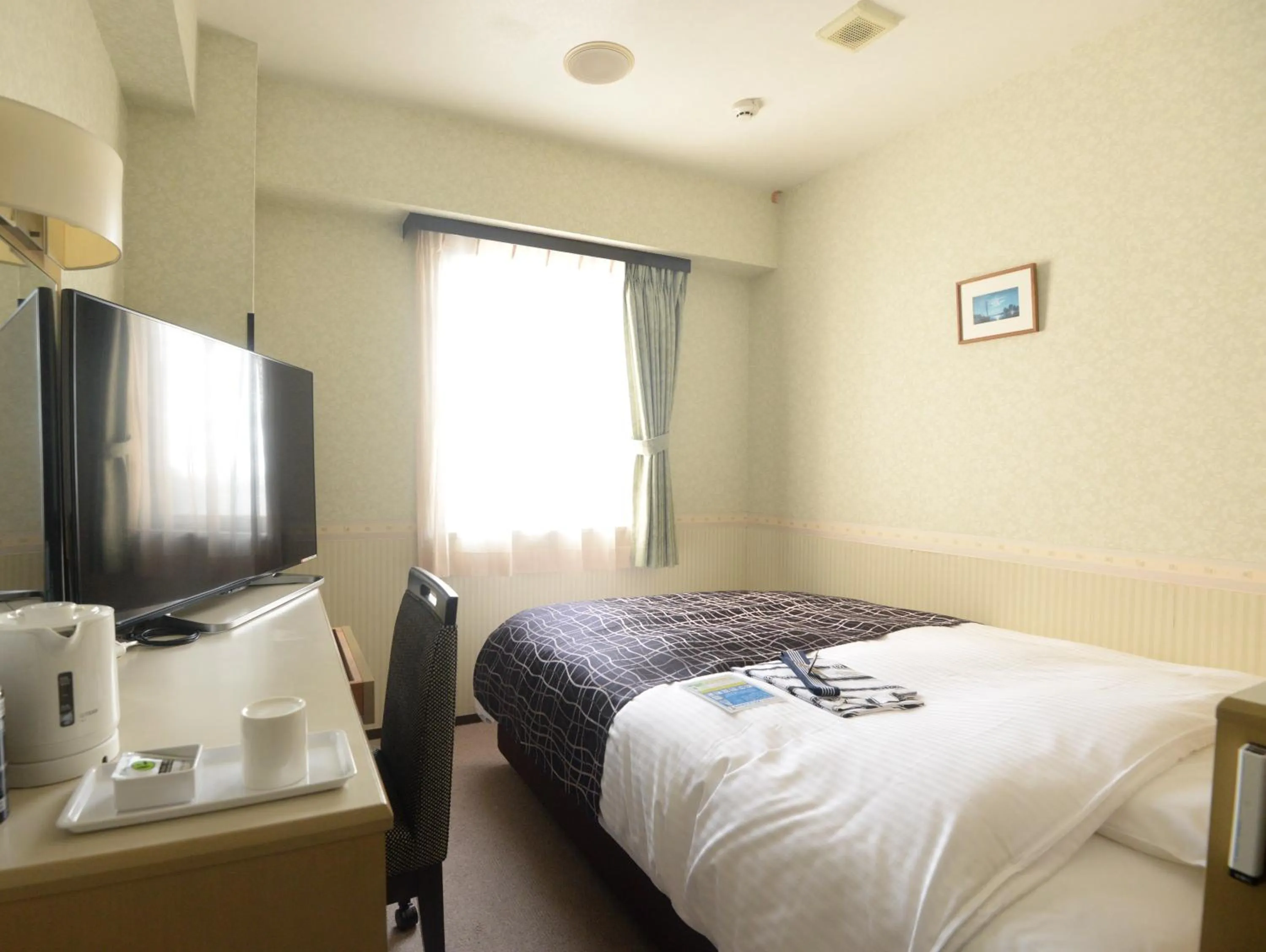 Photo of the whole room, Bed in APA Hotel Sagamihara Kobuchi Ekimae