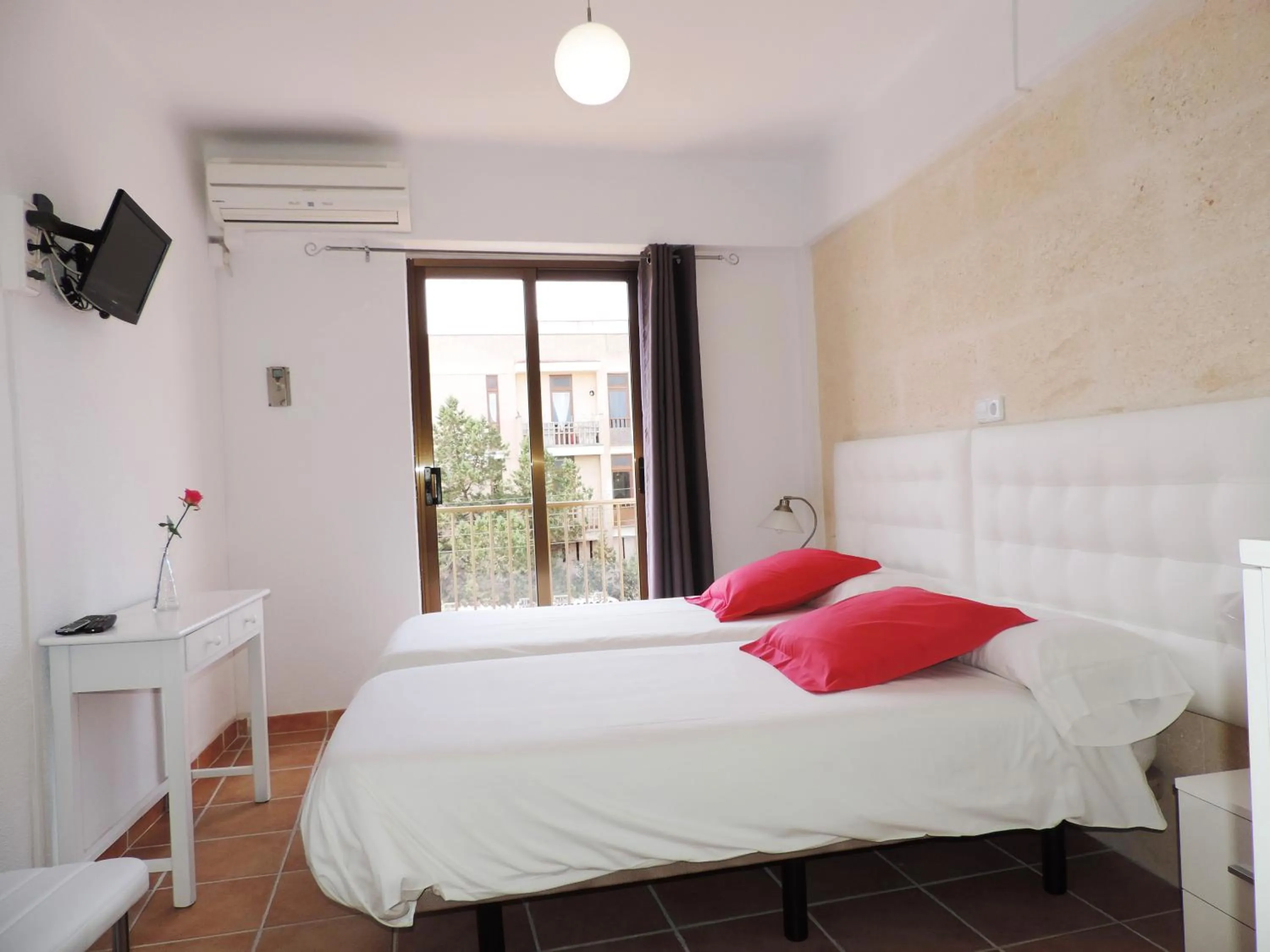 Photo of the whole room, Bed in Marblau Mallorca