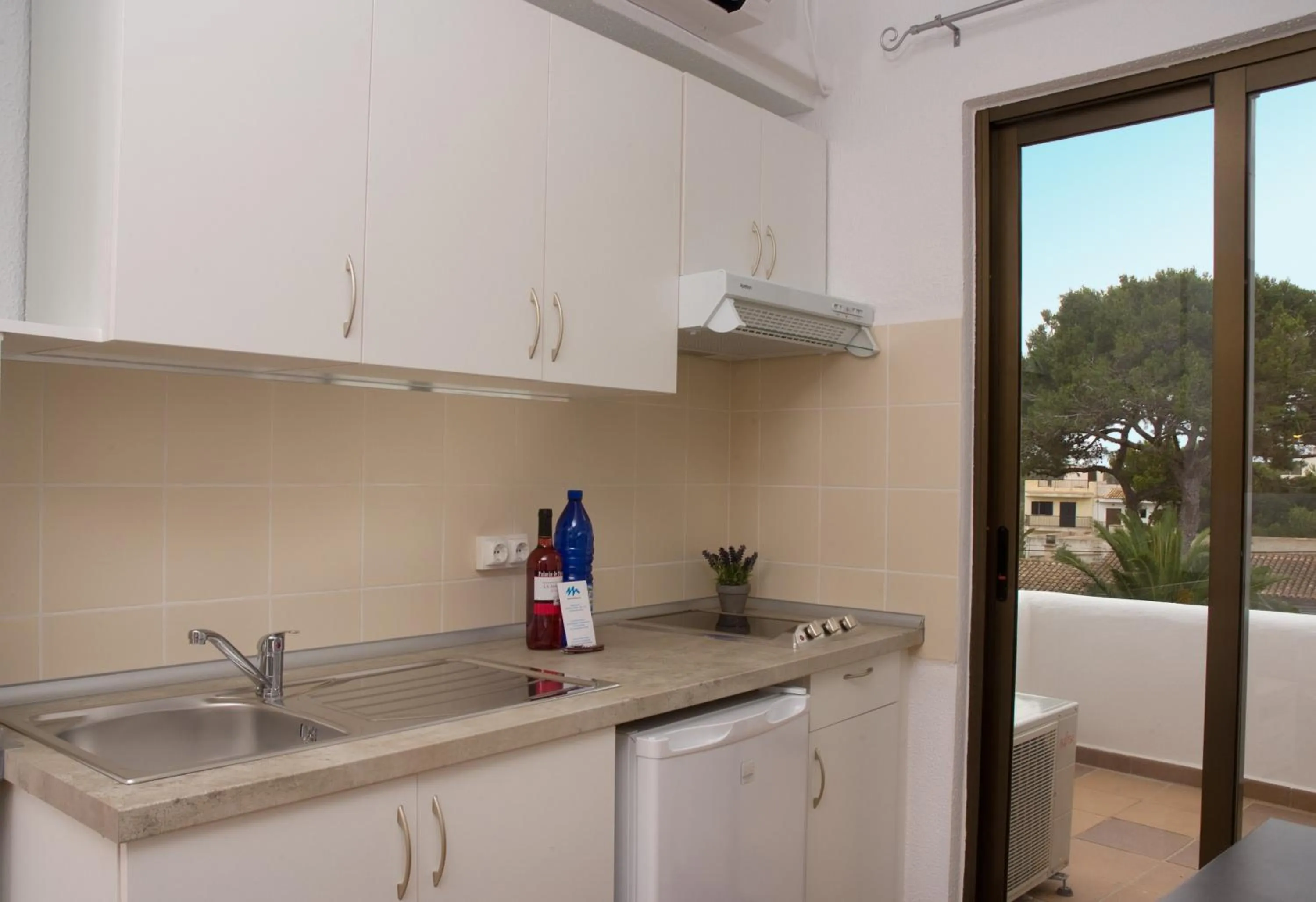 Kitchen or kitchenette in Marblau Mallorca