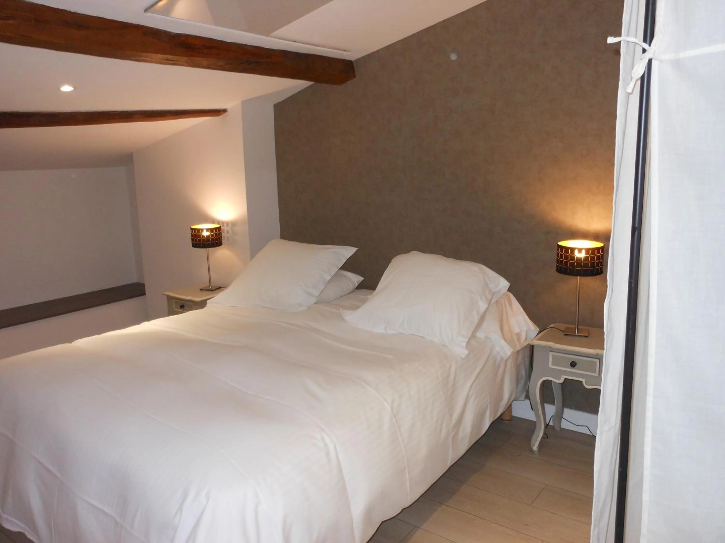 Bedroom, Bed in Les Logis du Roy