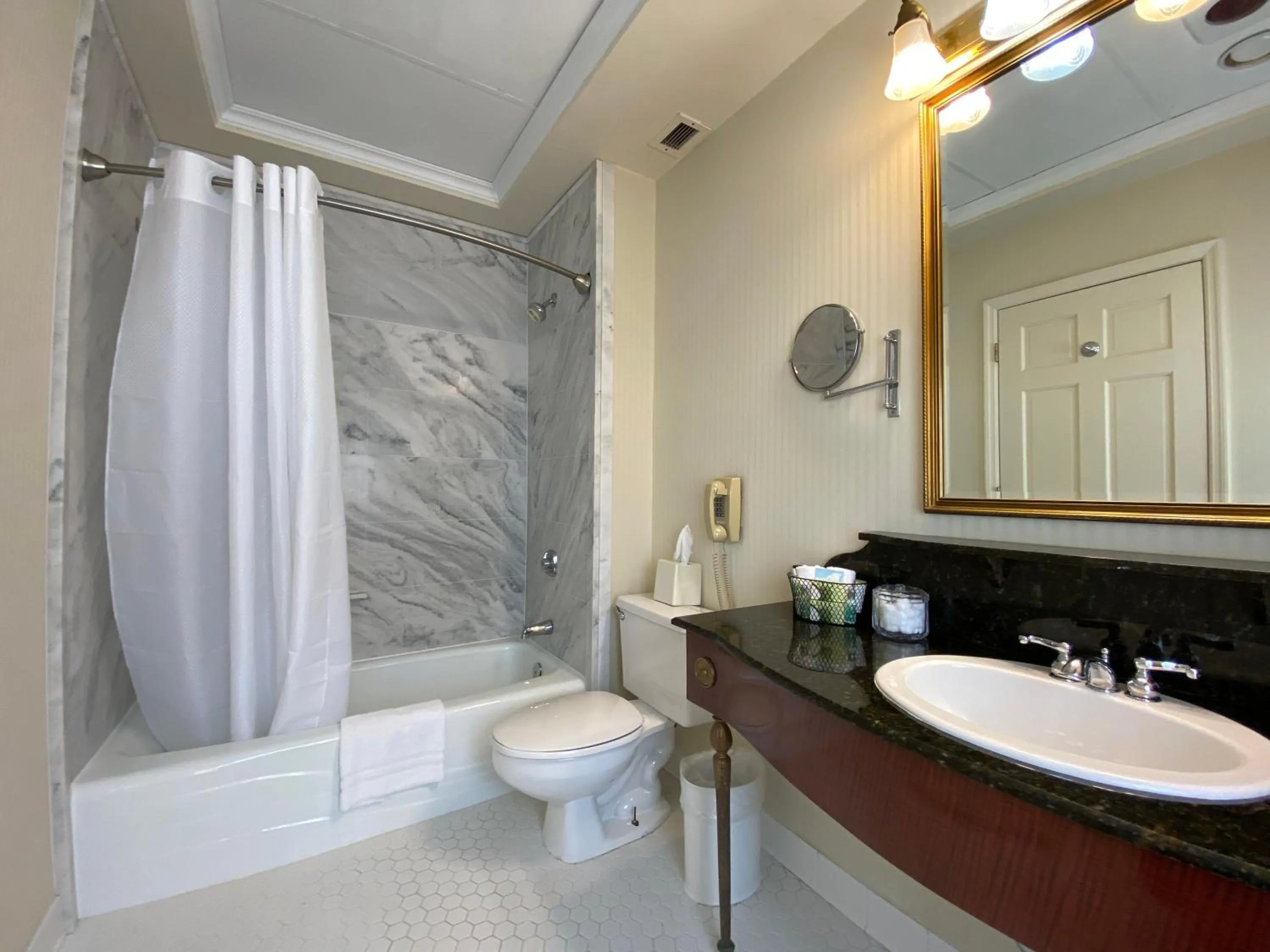 Bathroom in General Morgan Inn