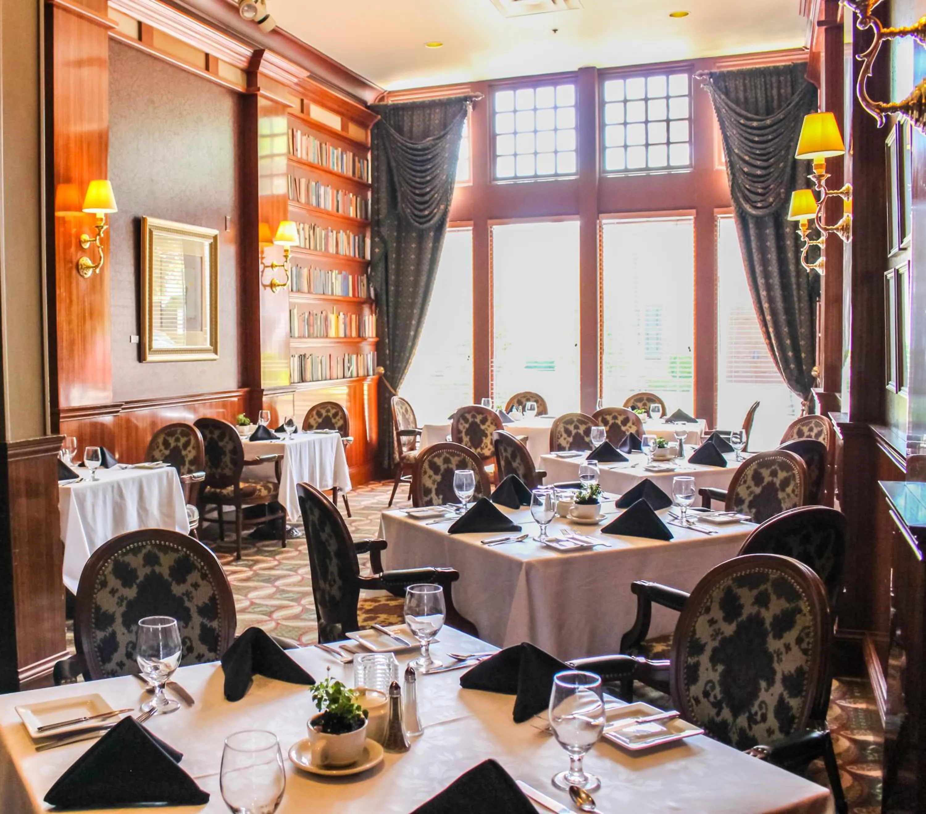 Restaurant/places to eat in General Morgan Inn