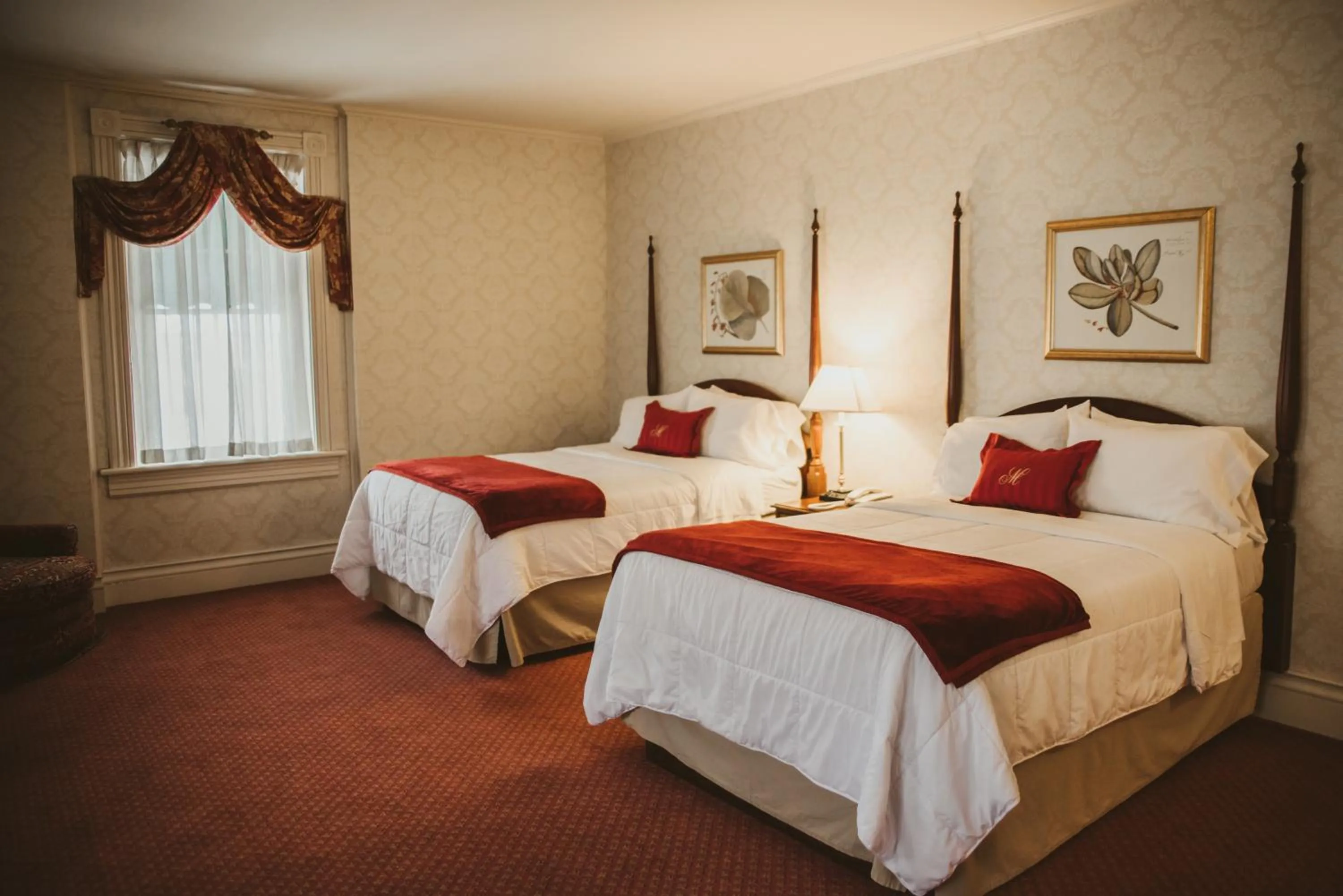 Bedroom, Bed in General Morgan Inn