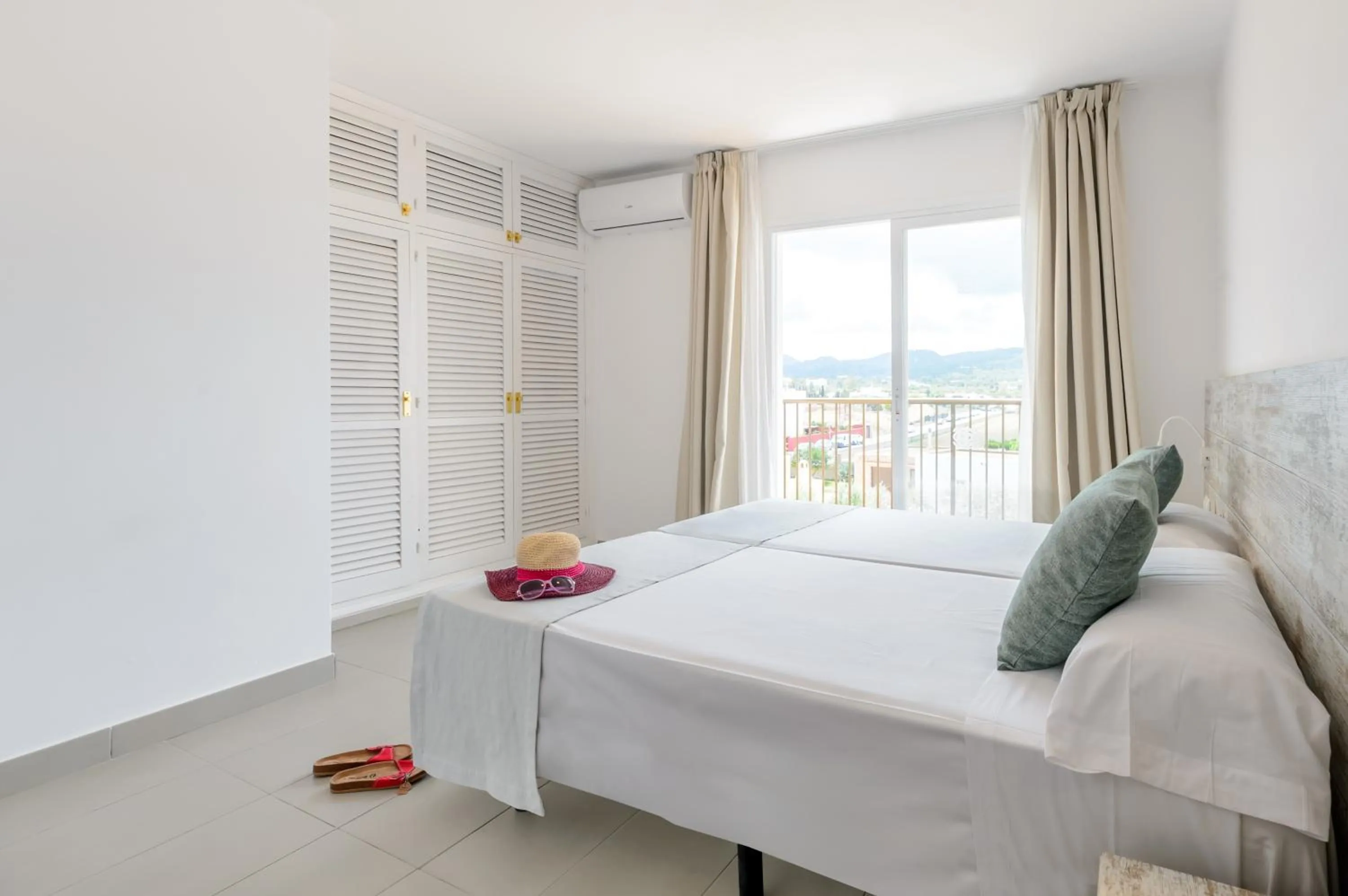 Bedroom, Bed in Apartamentos Vibra Riviera