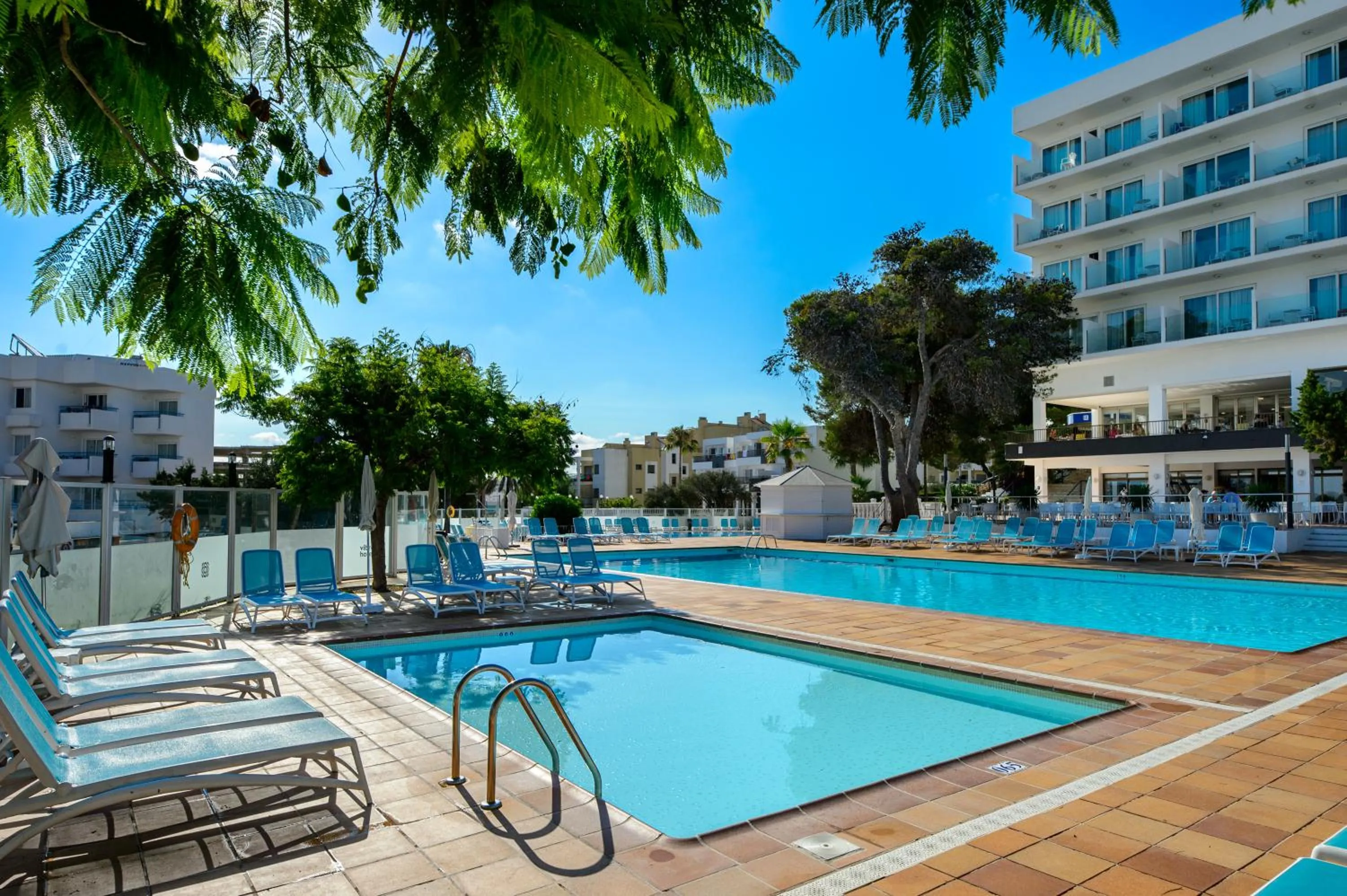 Swimming pool in Apartamentos Vibra Riviera