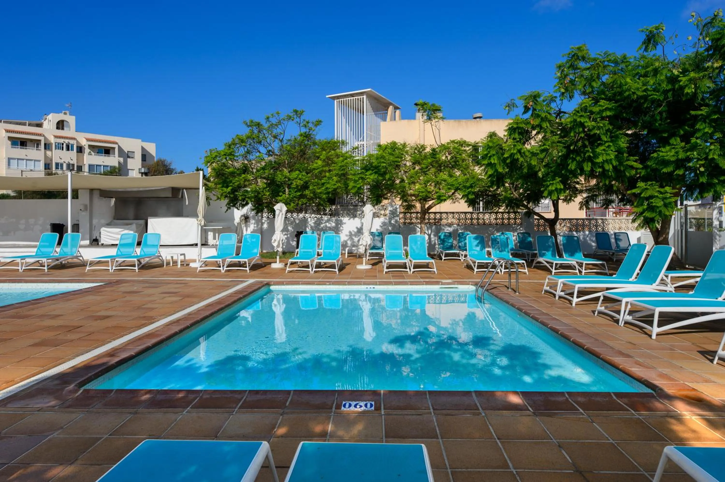 Swimming pool in Apartamentos Vibra Riviera