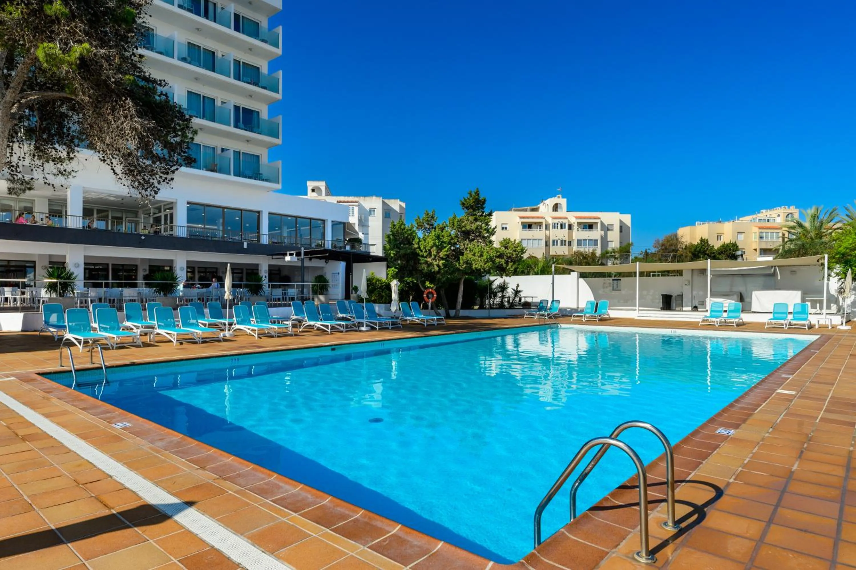 Swimming pool in Apartamentos Vibra Riviera