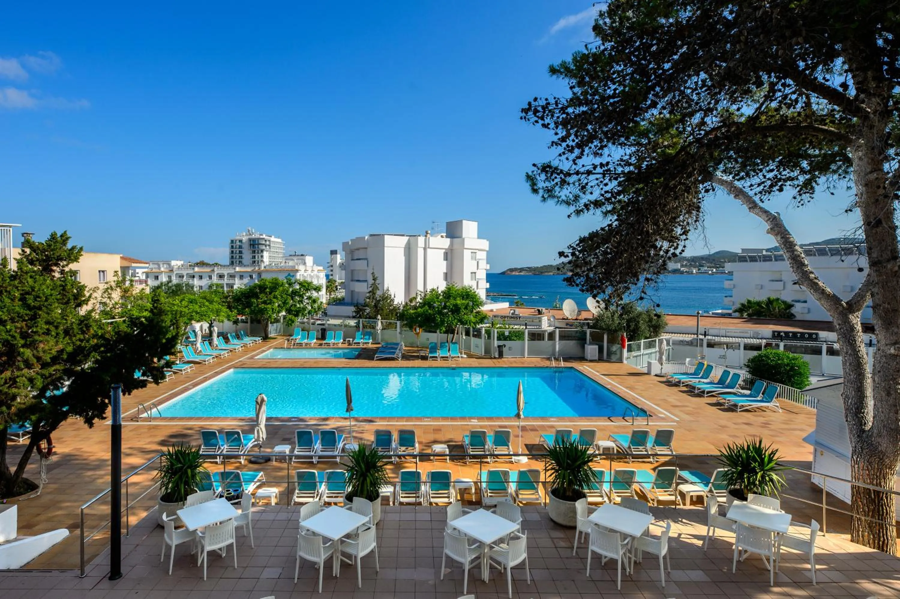 Swimming pool in Apartamentos Vibra Riviera