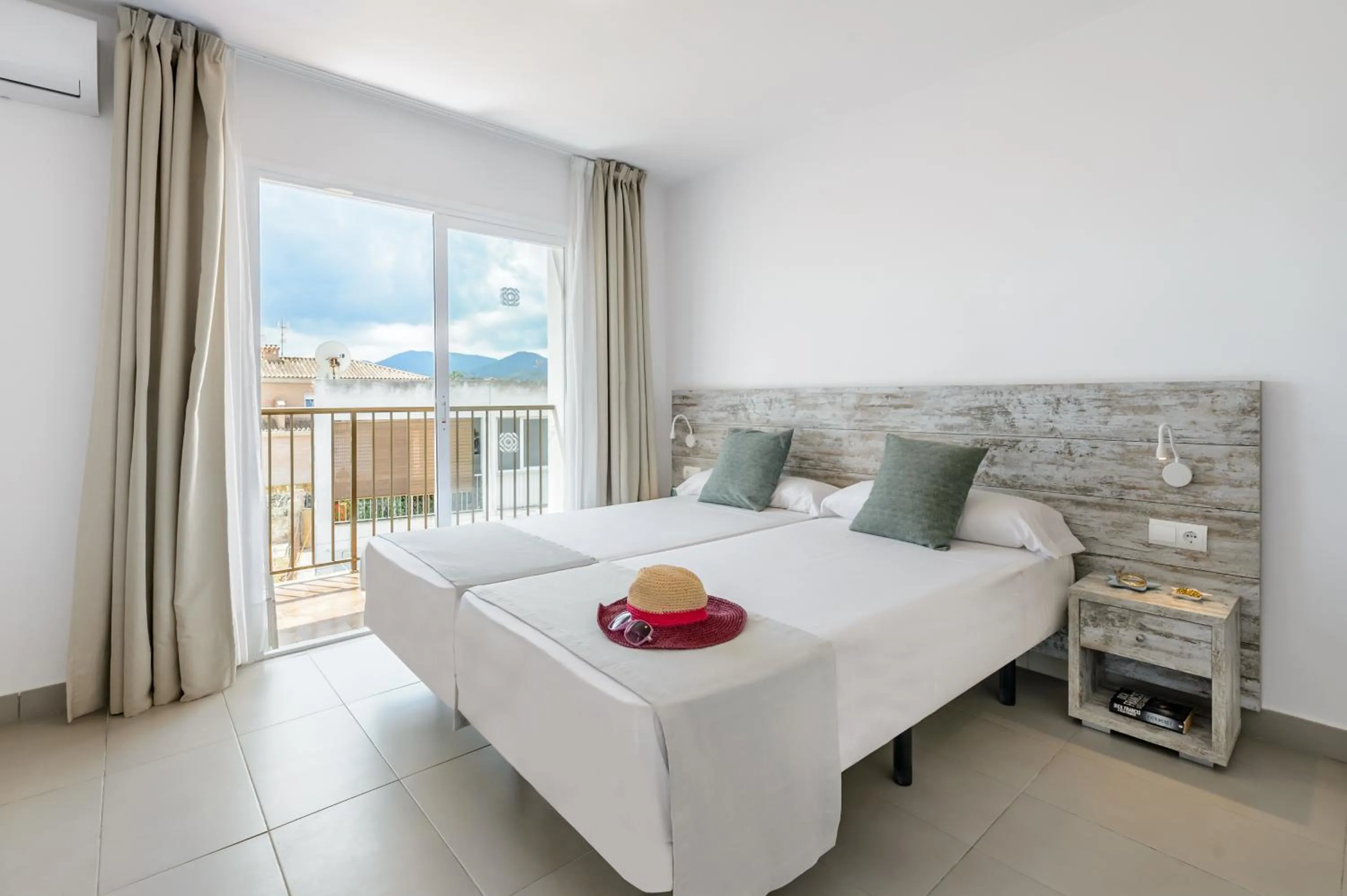 Bedroom, Bed in Apartamentos Vibra Riviera