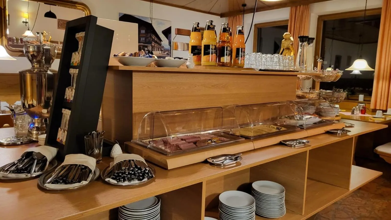 Buffet breakfast in Hotel Löwen