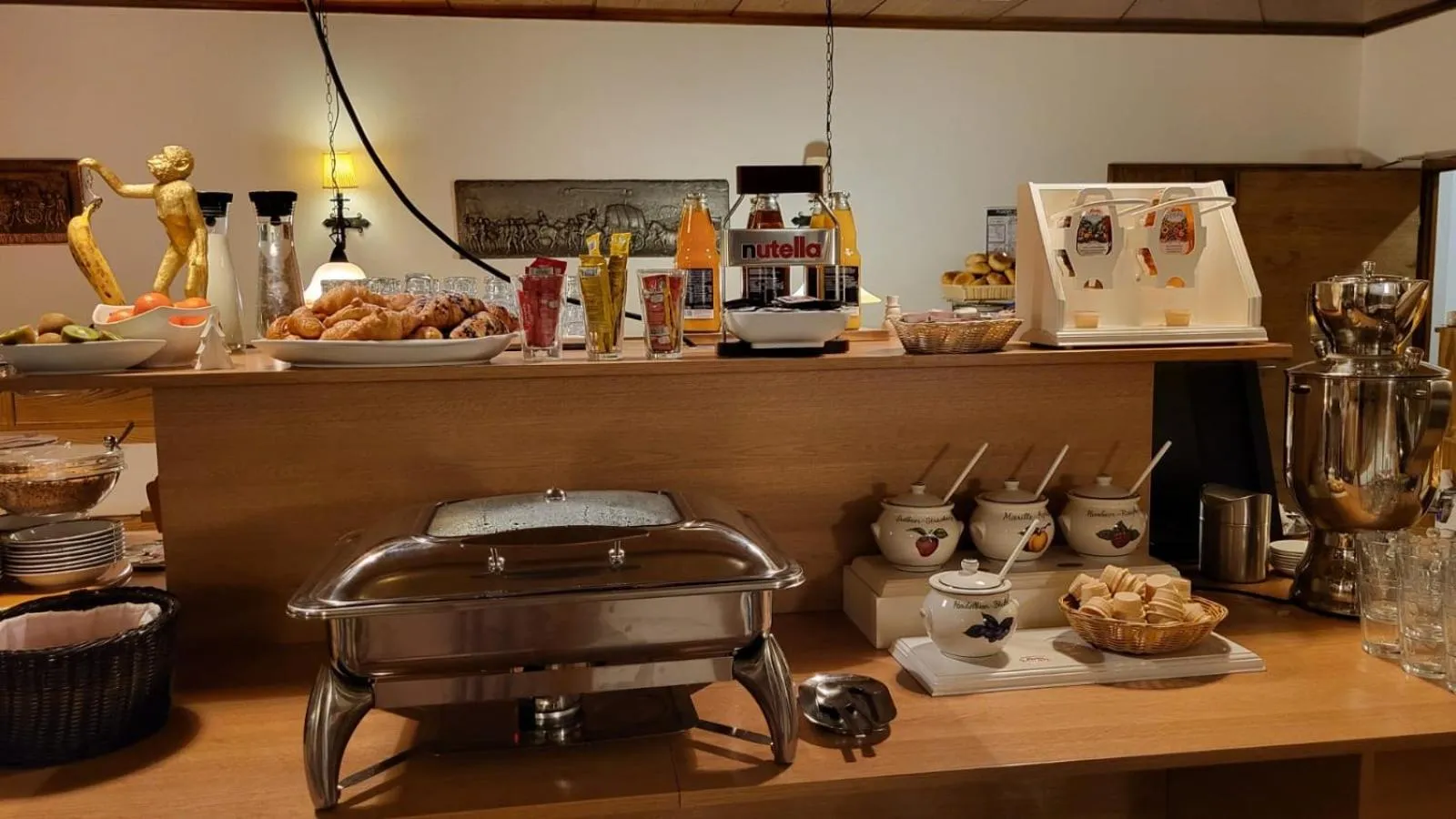 Buffet breakfast in Hotel Löwen