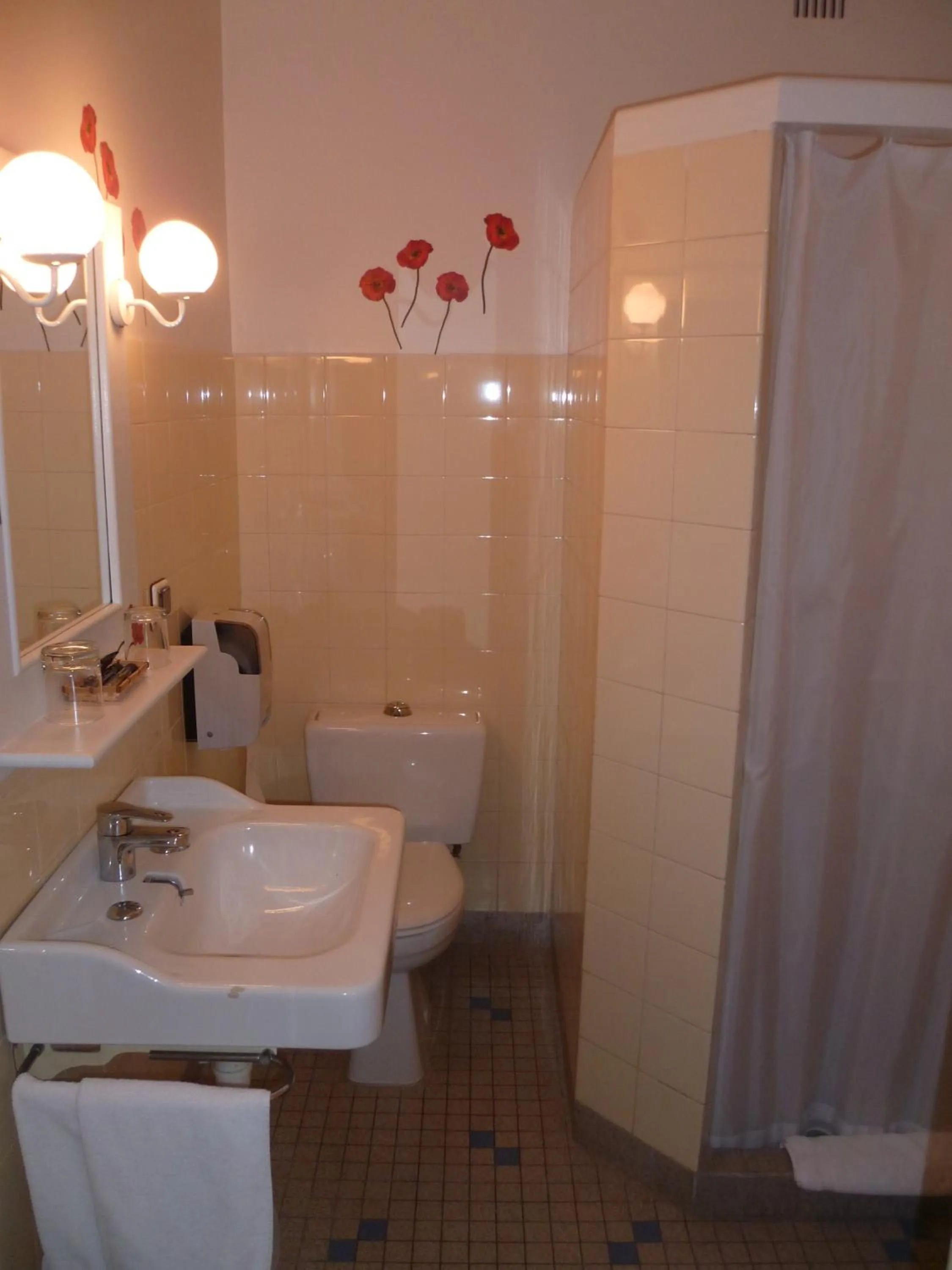 Bathroom in Hôtel La Résidence