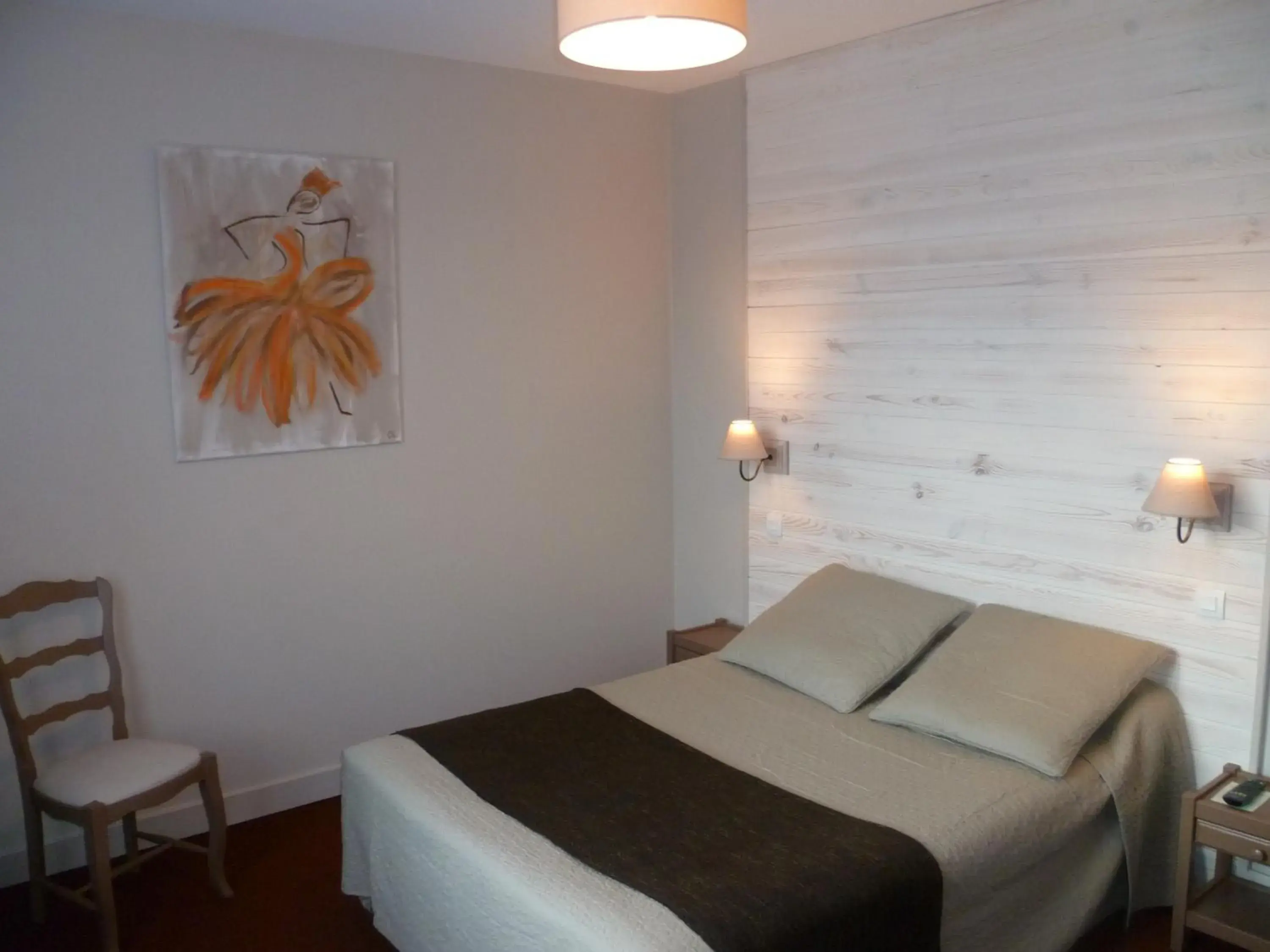 Double Room with Shower in Hôtel La Résidence Double Room with Shower in Hôtel La Résidence