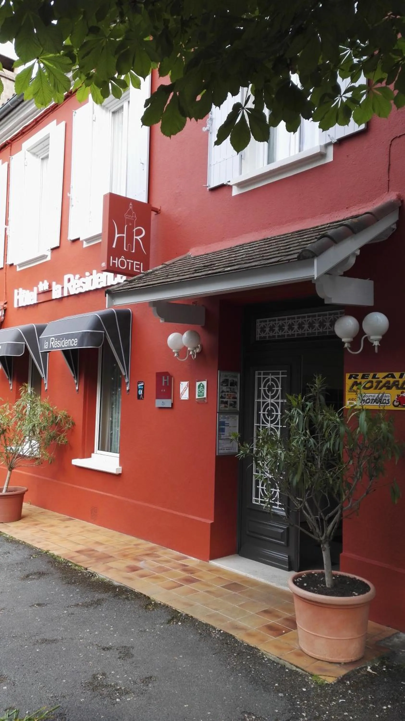 Facade/entrance in Hôtel La Résidence