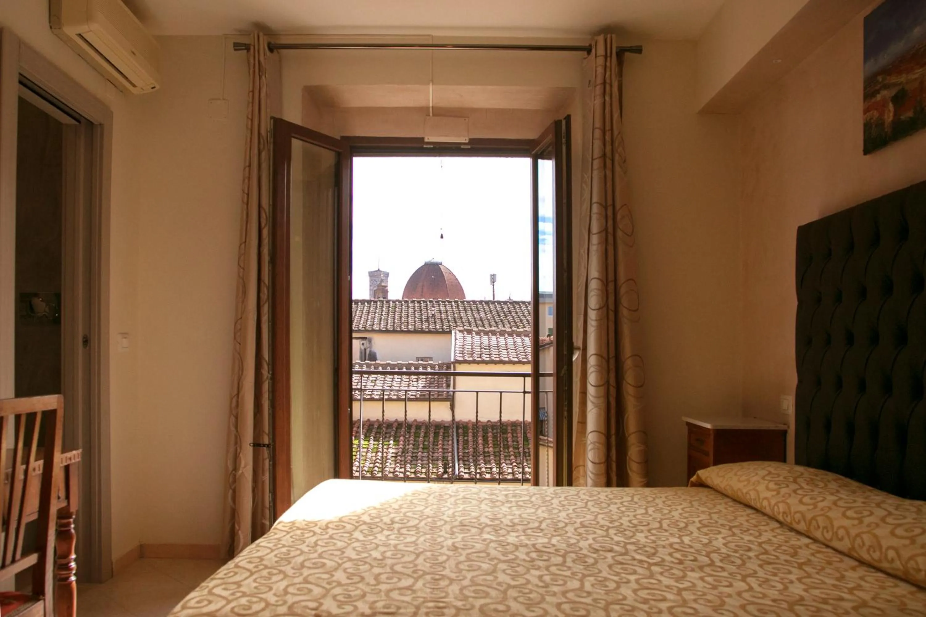 City view, Bed in Hotel Merlini