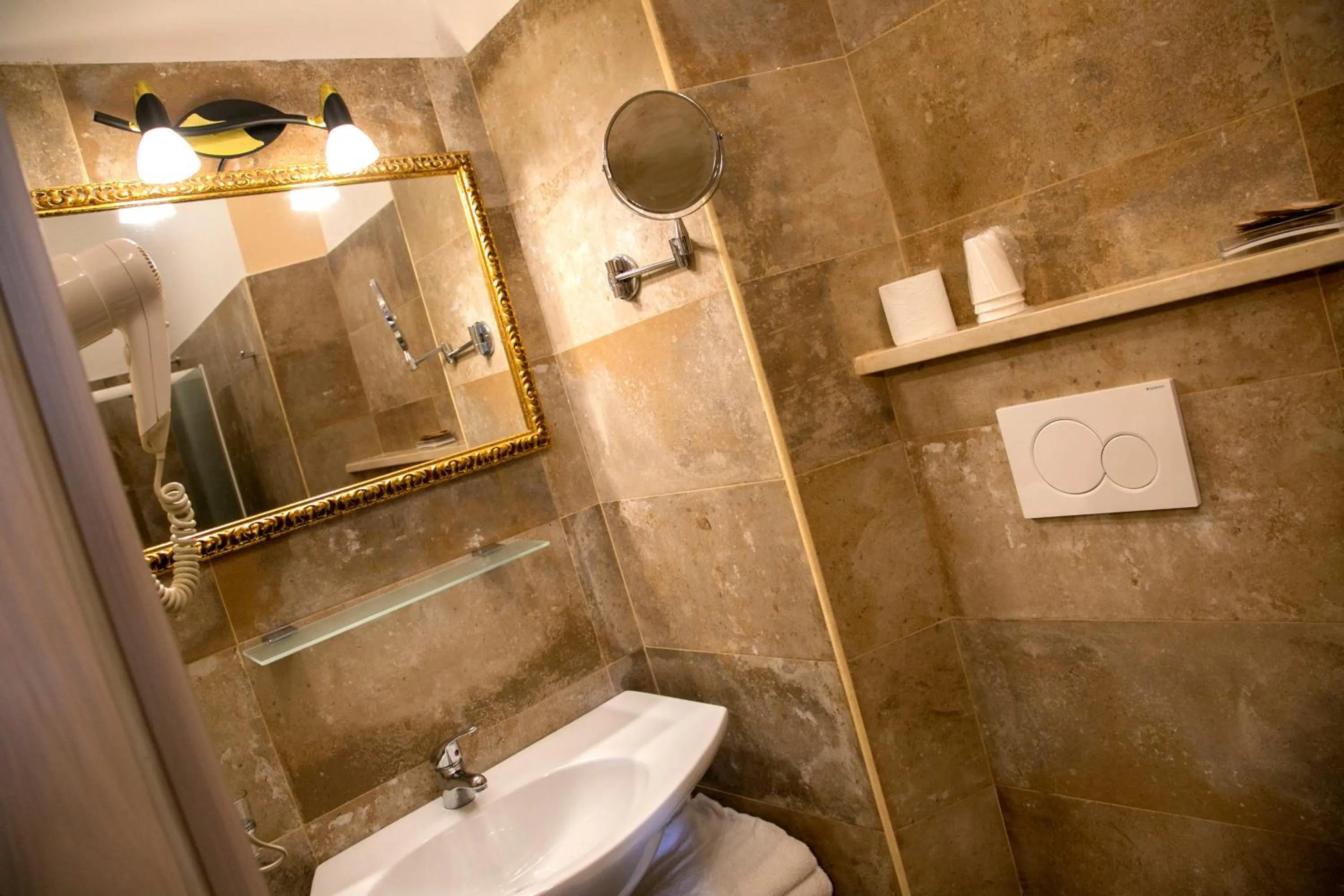 Bathroom in Hotel Merlini