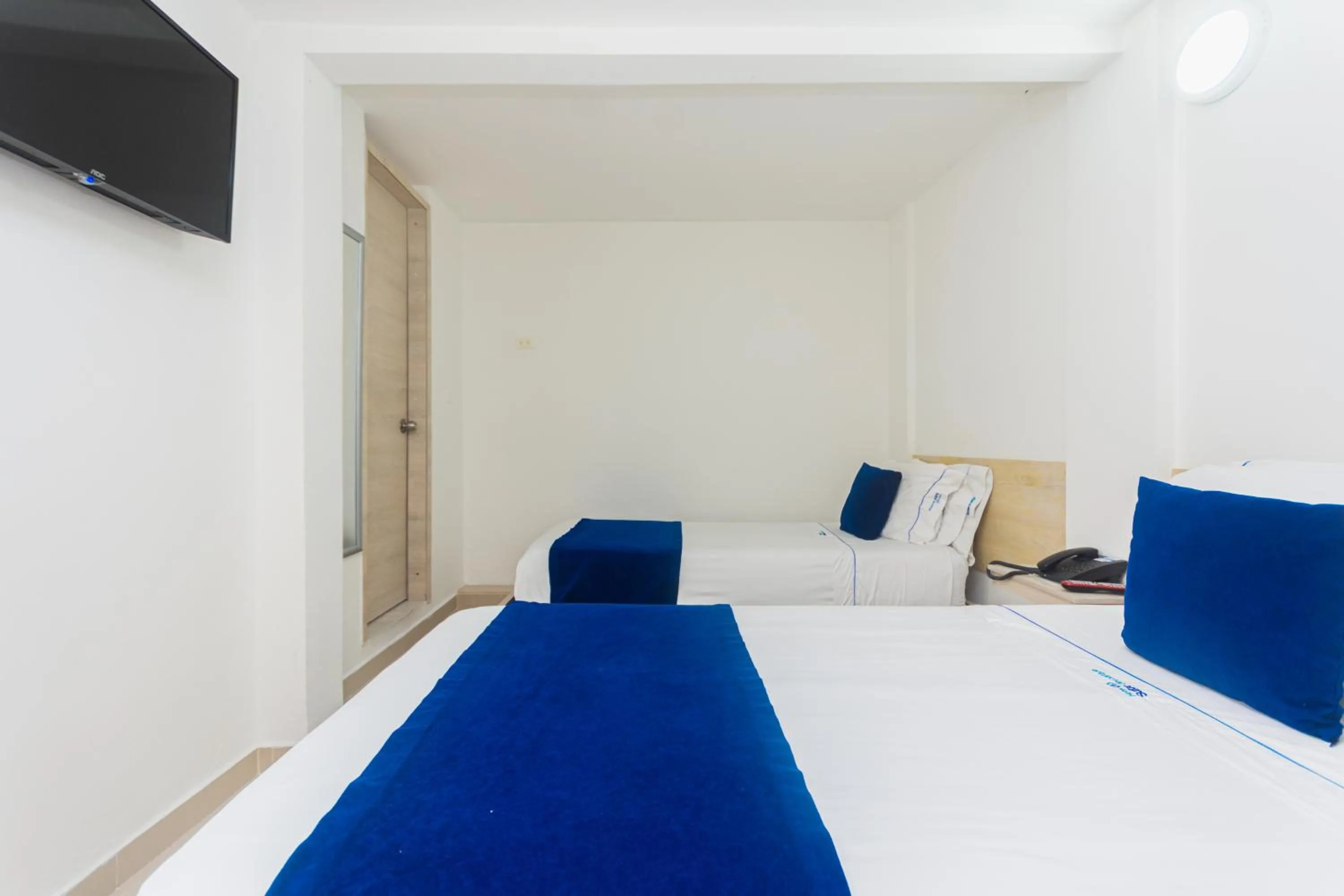 Photo of the whole room, Bed in Hotel Suite del Parque