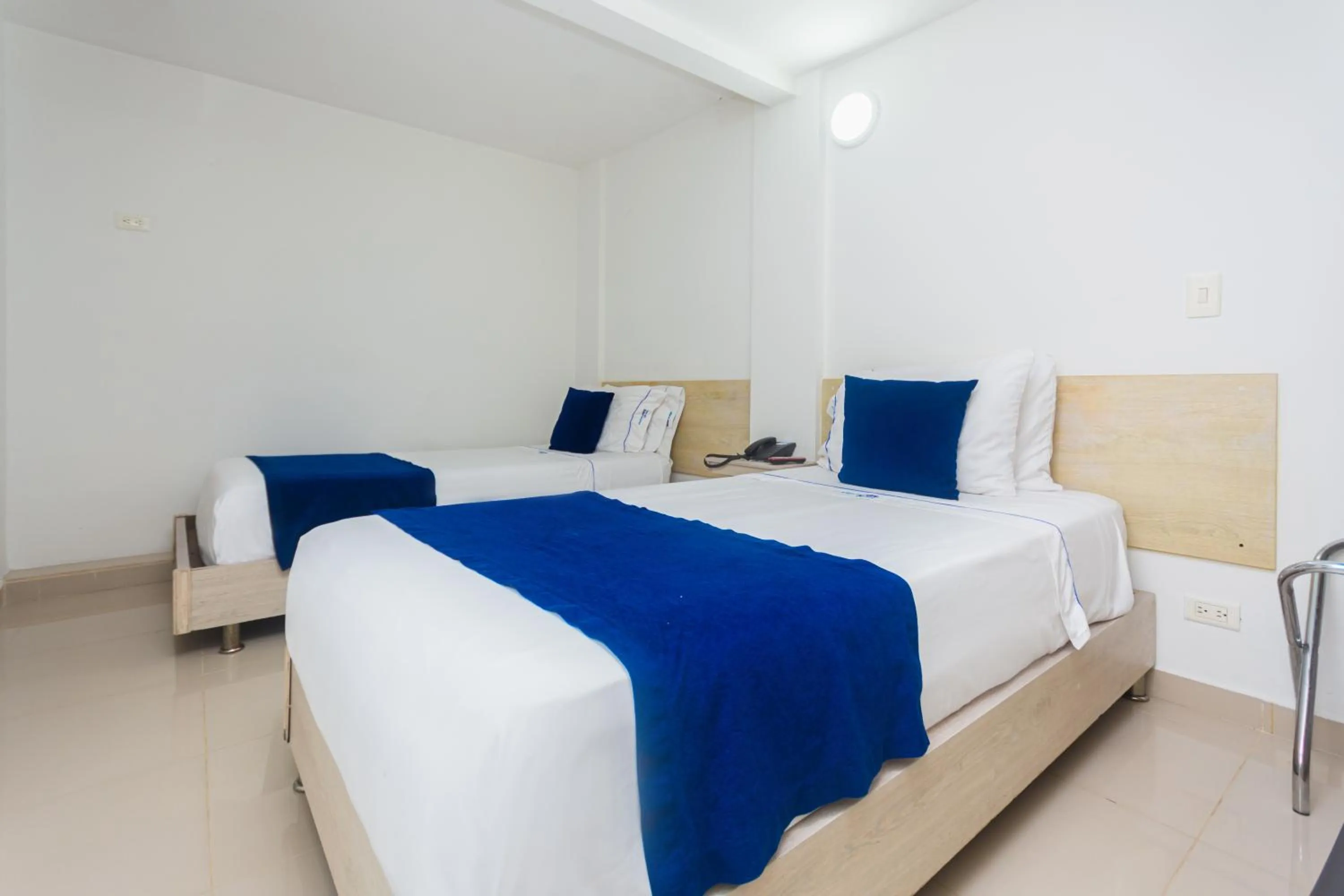 Photo of the whole room, Bed in Hotel Suite del Parque