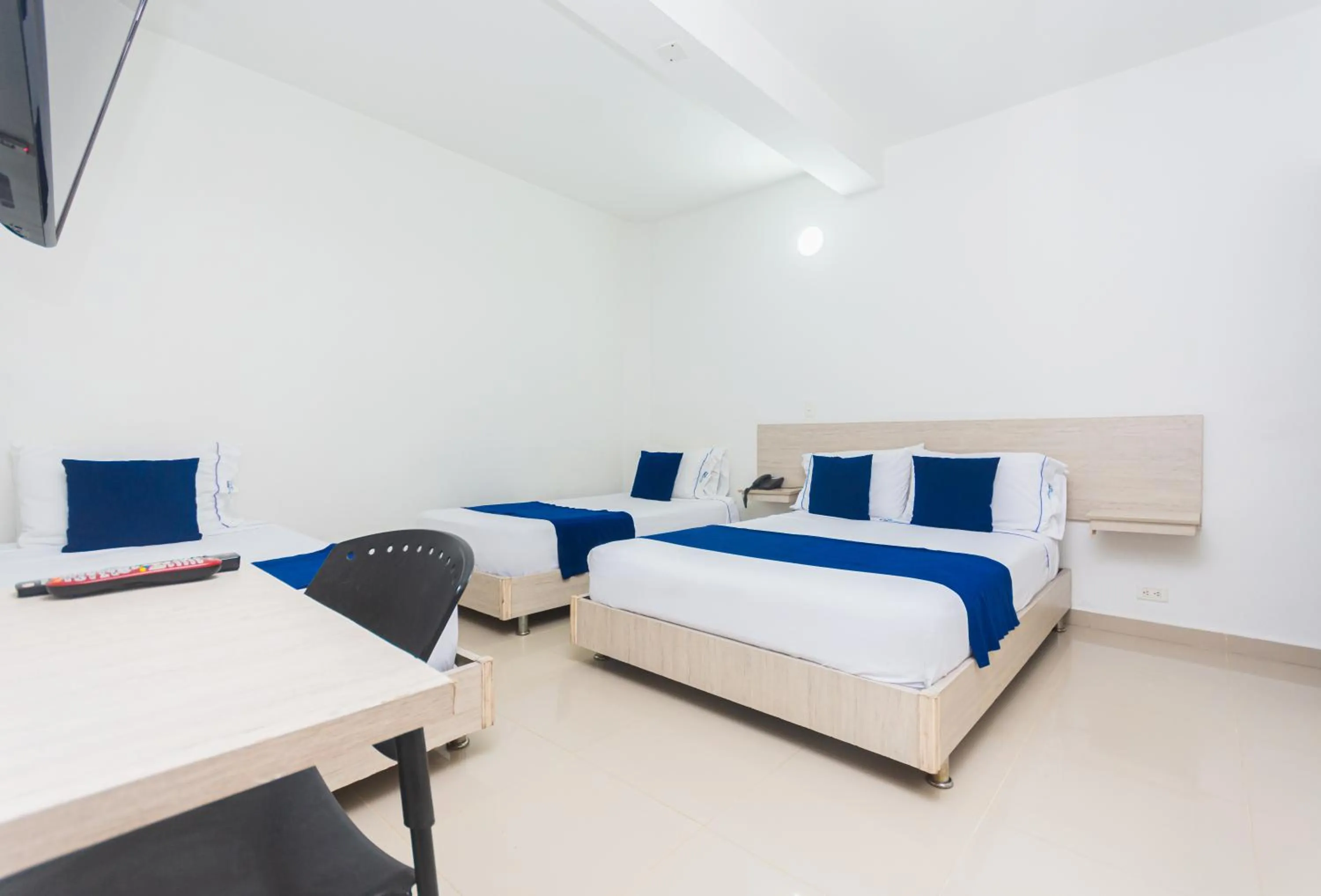 Photo of the whole room, Bed in Hotel Suite del Parque