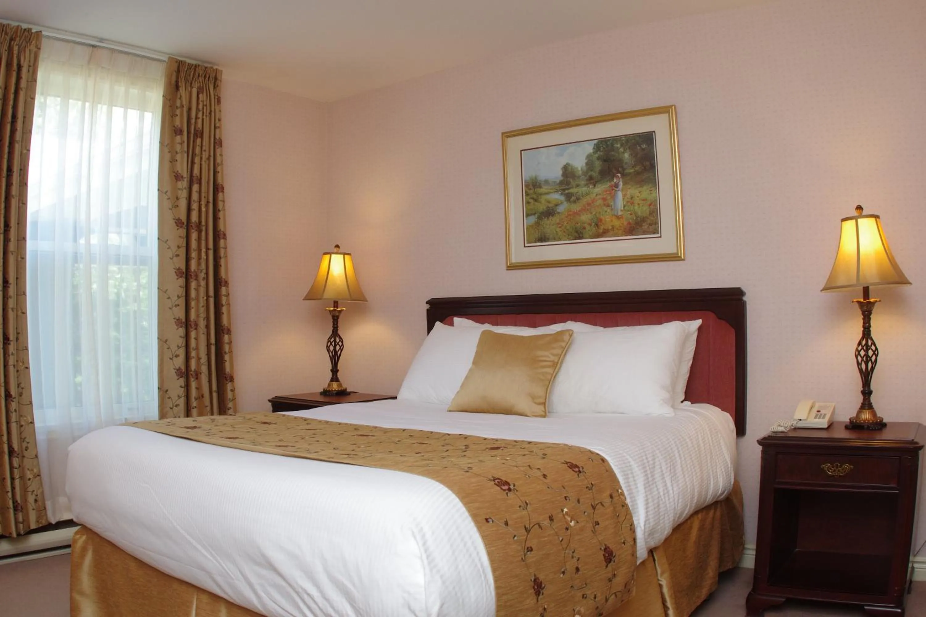 Bedroom, Bed in Silver Dart Lodge