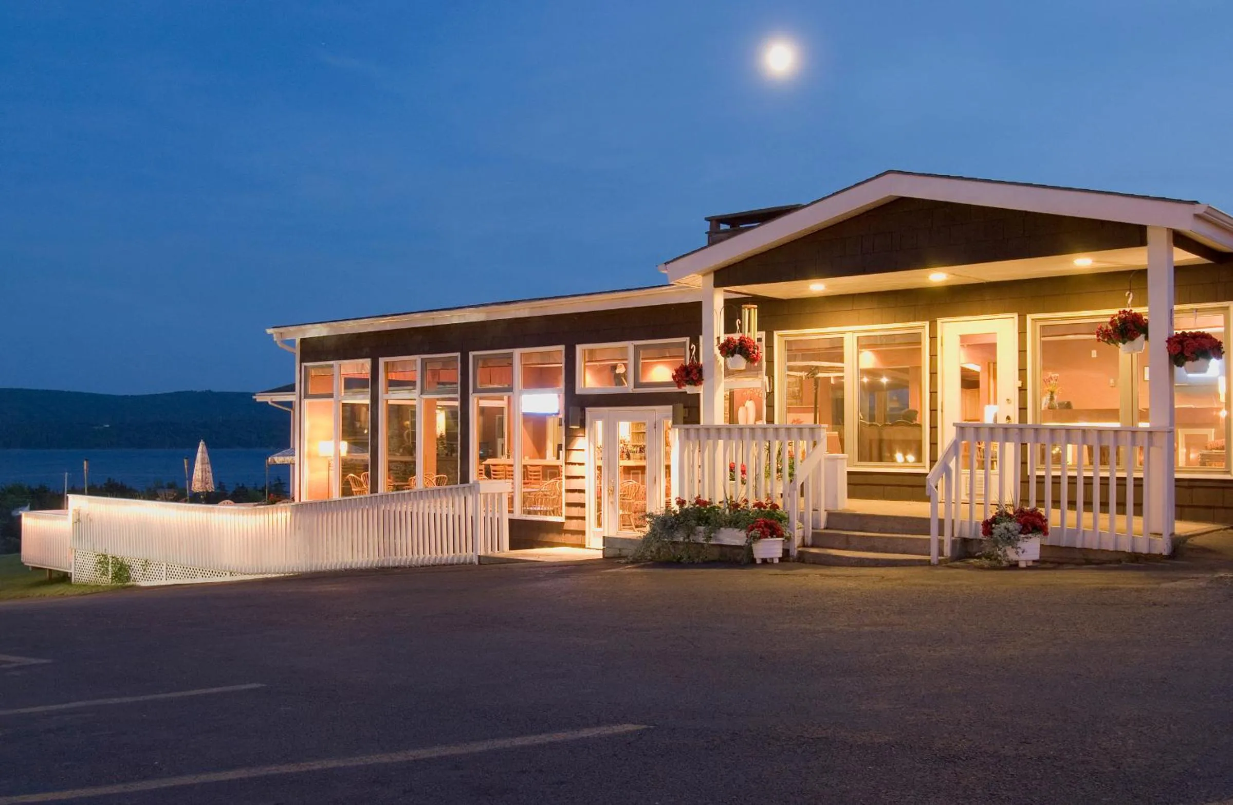 Facade/entrance in Silver Dart Lodge