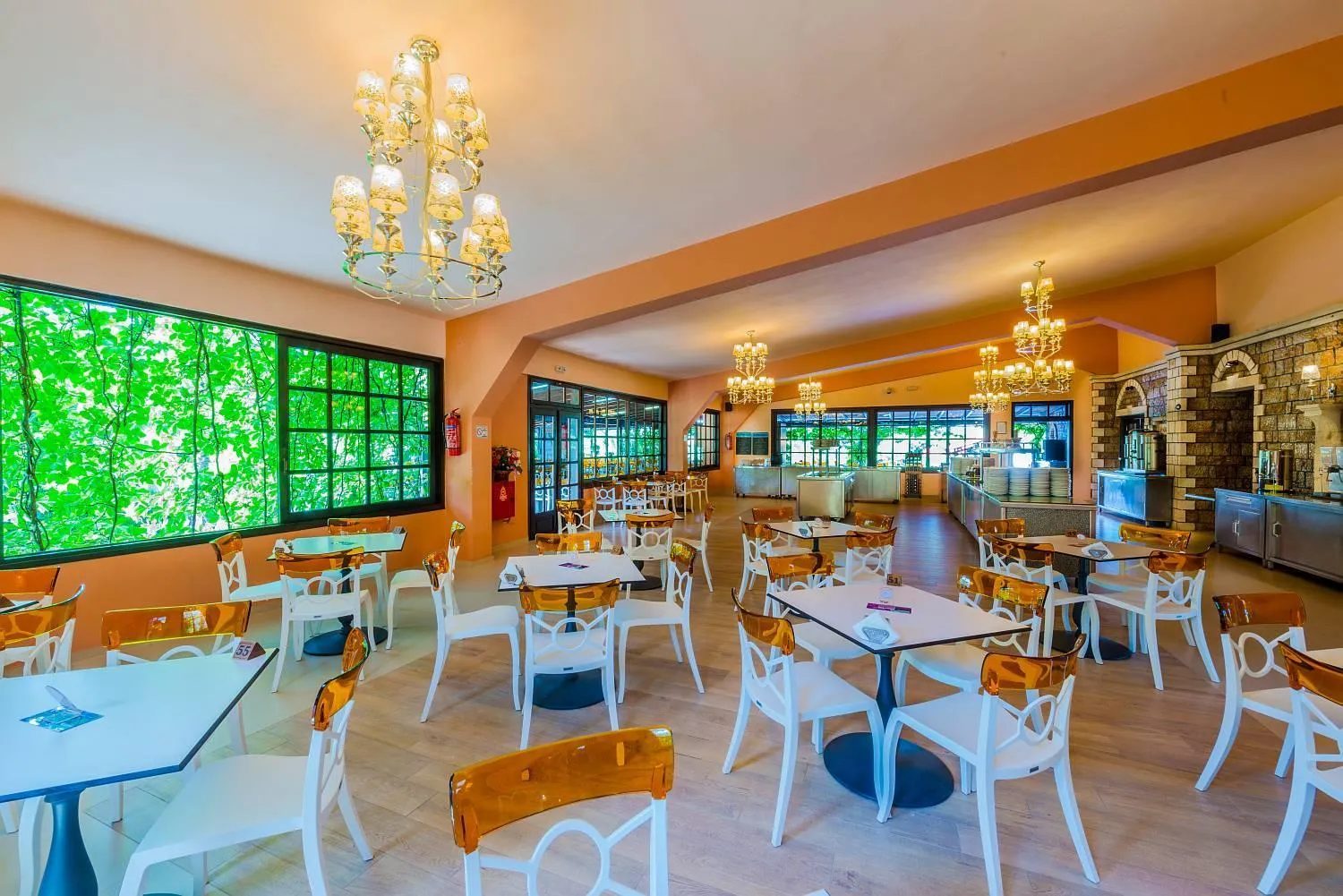 Restaurant/places to eat in Philoxenia Hotel