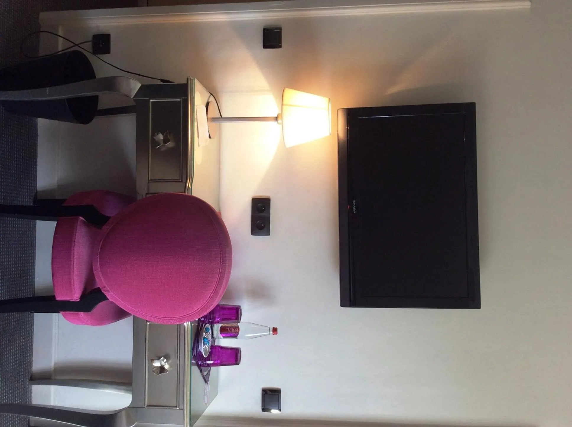 TV and multimedia in Hotel La Chaumiere