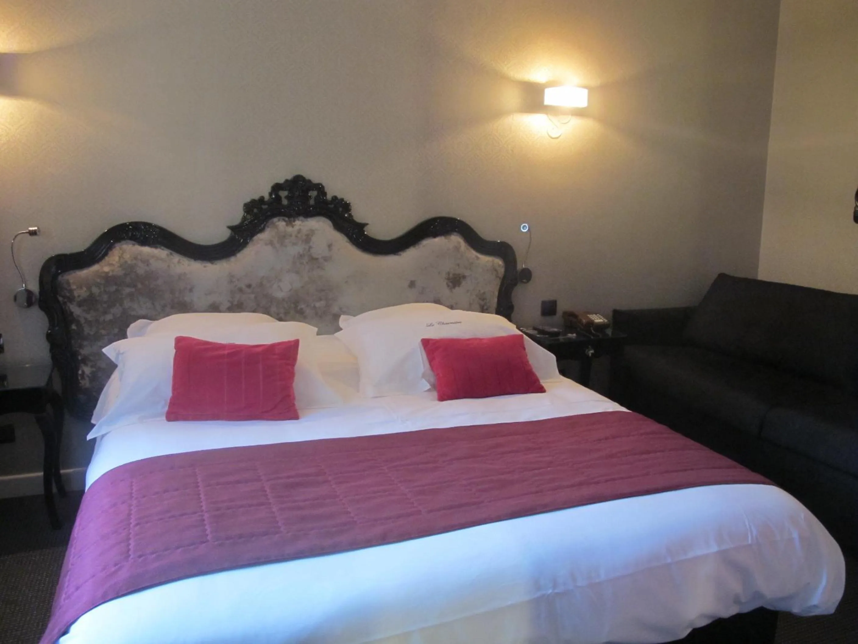 Bed in Hotel La Chaumiere