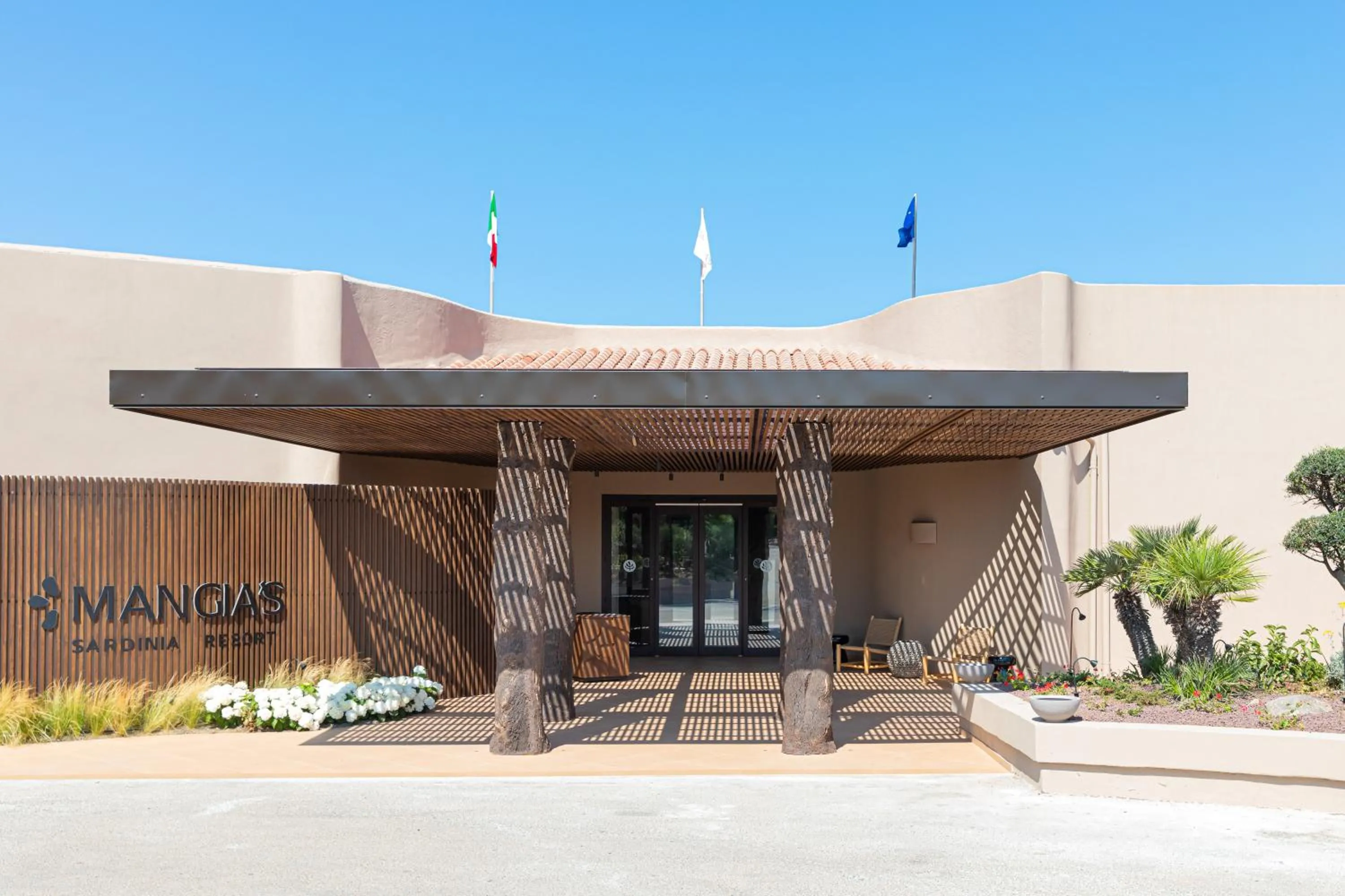 Facade/entrance in Mangia's Sardinia Resort