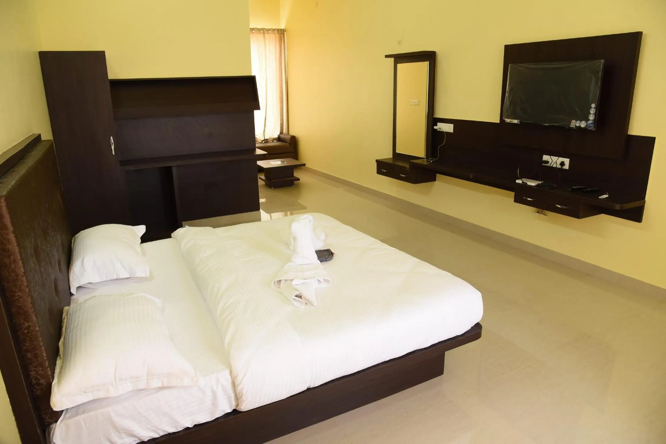 Bed in Chitrakoot Garden and Resorts
