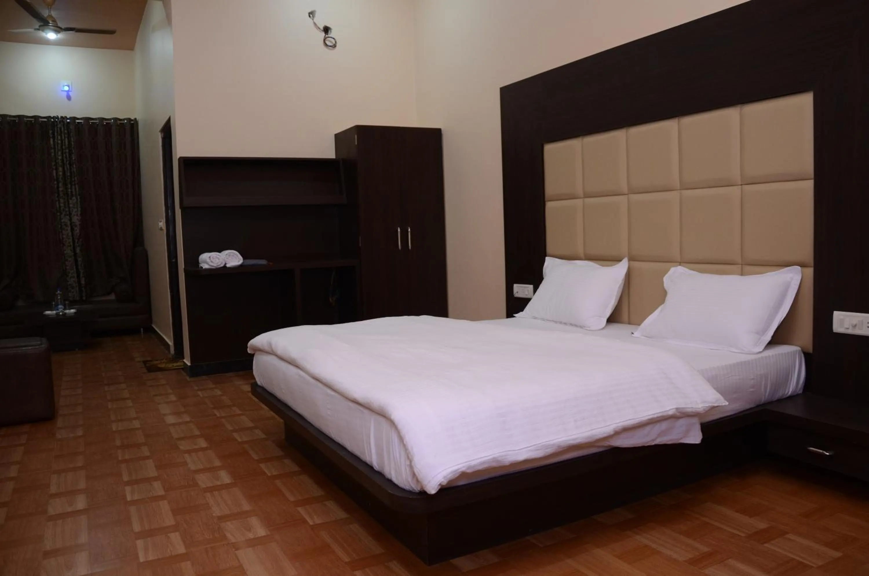 Bed in Chitrakoot Garden and Resorts
