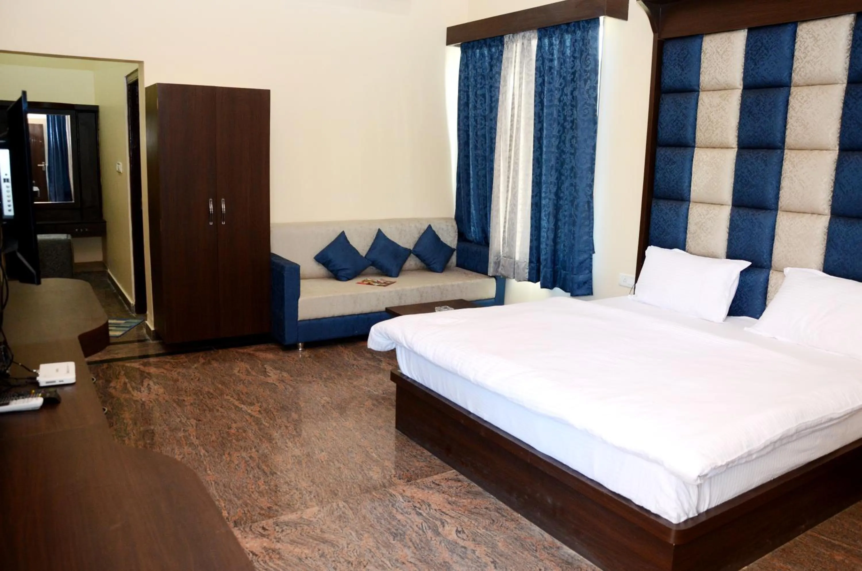 Bed in Chitrakoot Garden and Resorts