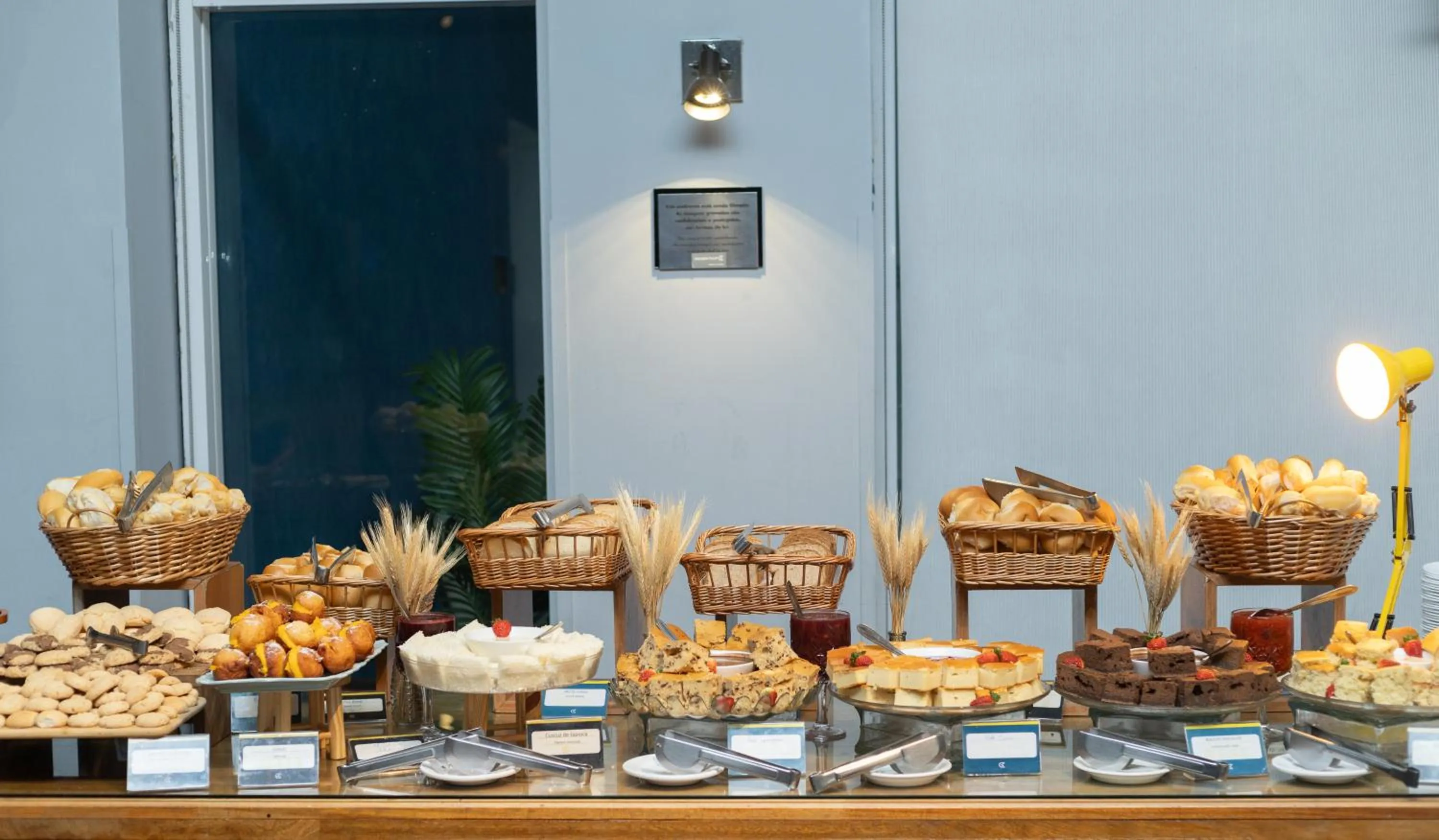 Food and drinks in Golden Tulip Porto Vitória