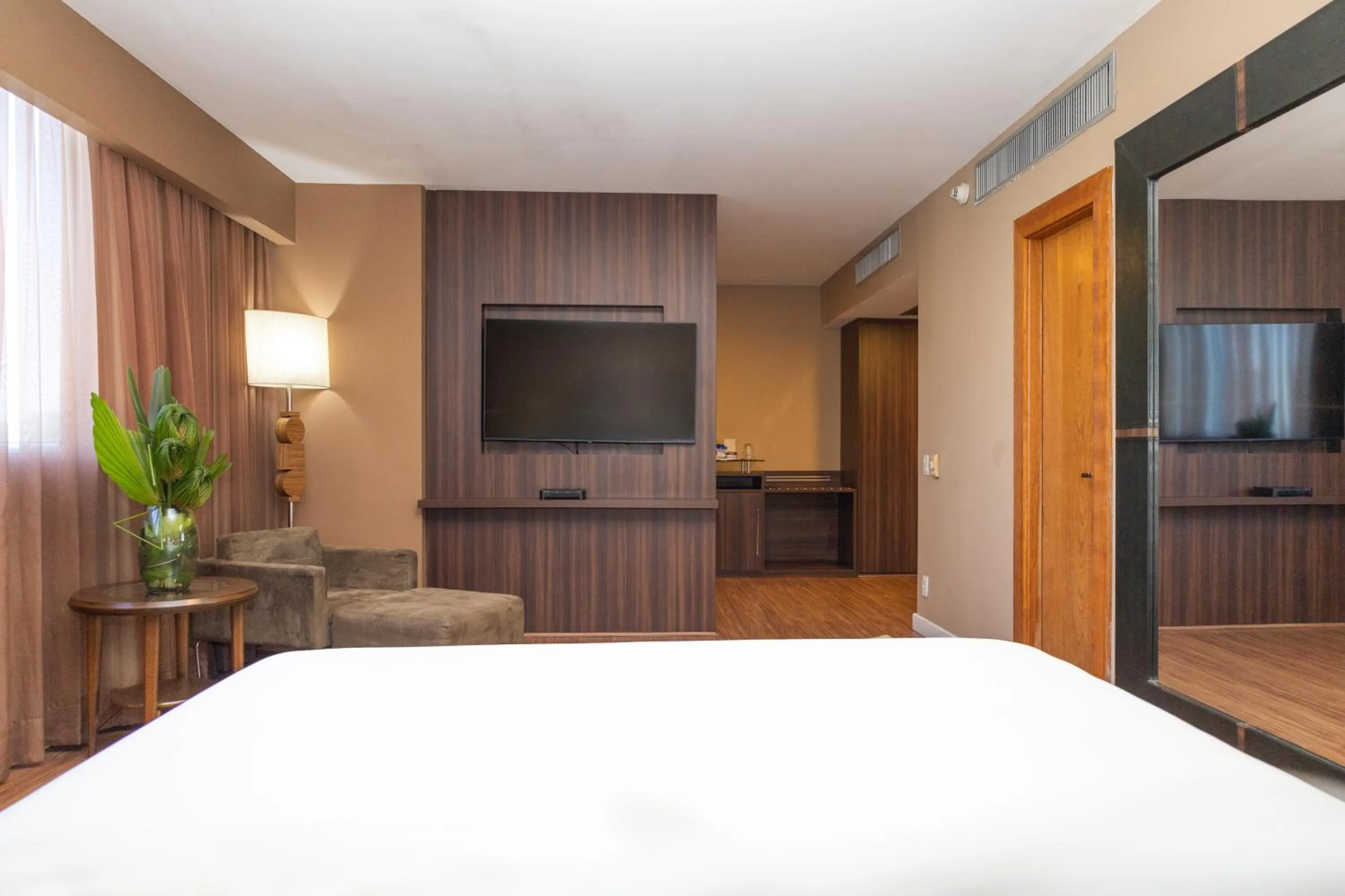 Photo of the whole room, Bed in Golden Tulip Porto Vitória