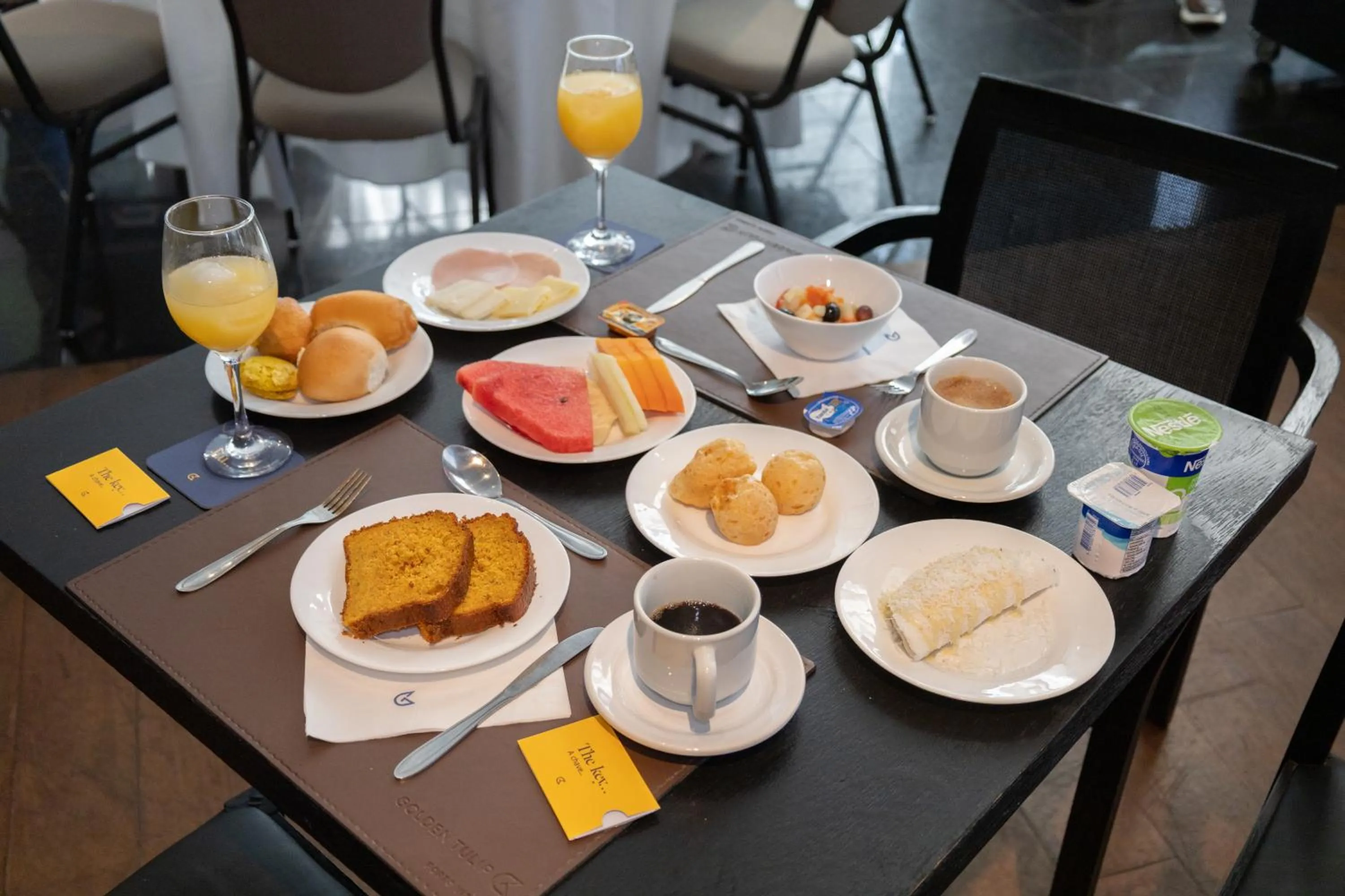 Food and drinks in Golden Tulip Porto Vitória