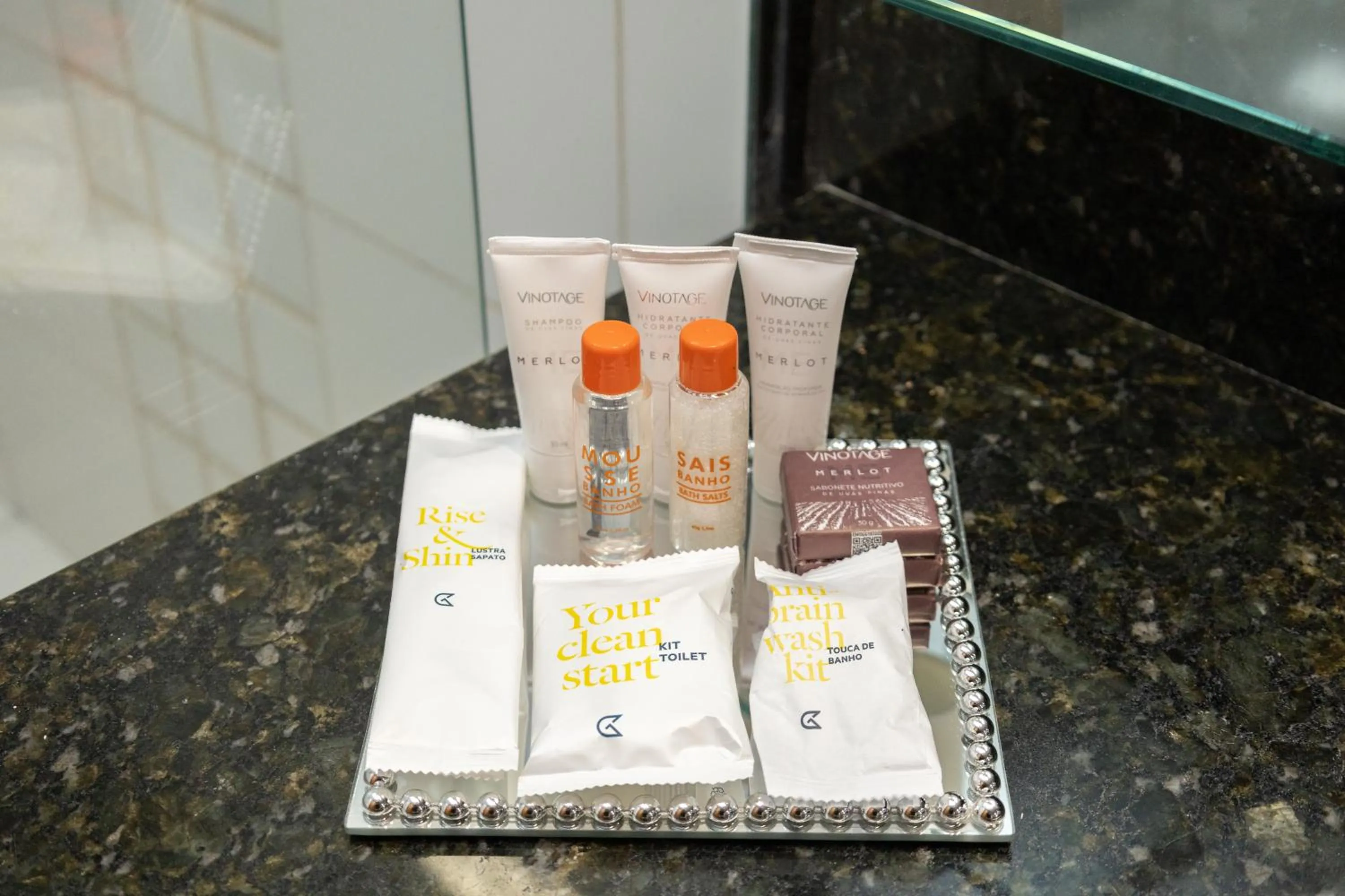 Bathroom in Golden Tulip Porto Vitória