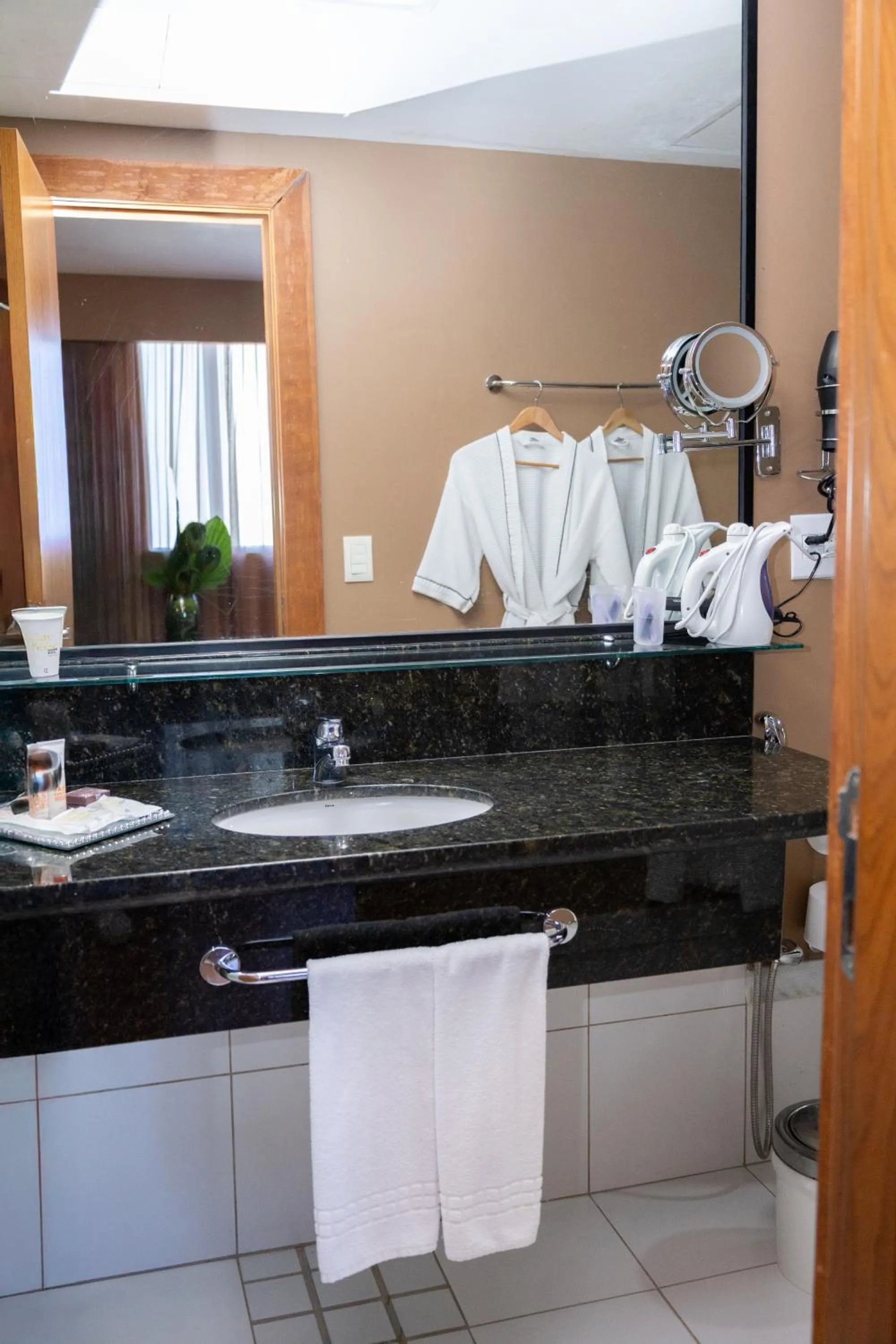 Bathroom in Golden Tulip Porto Vitória