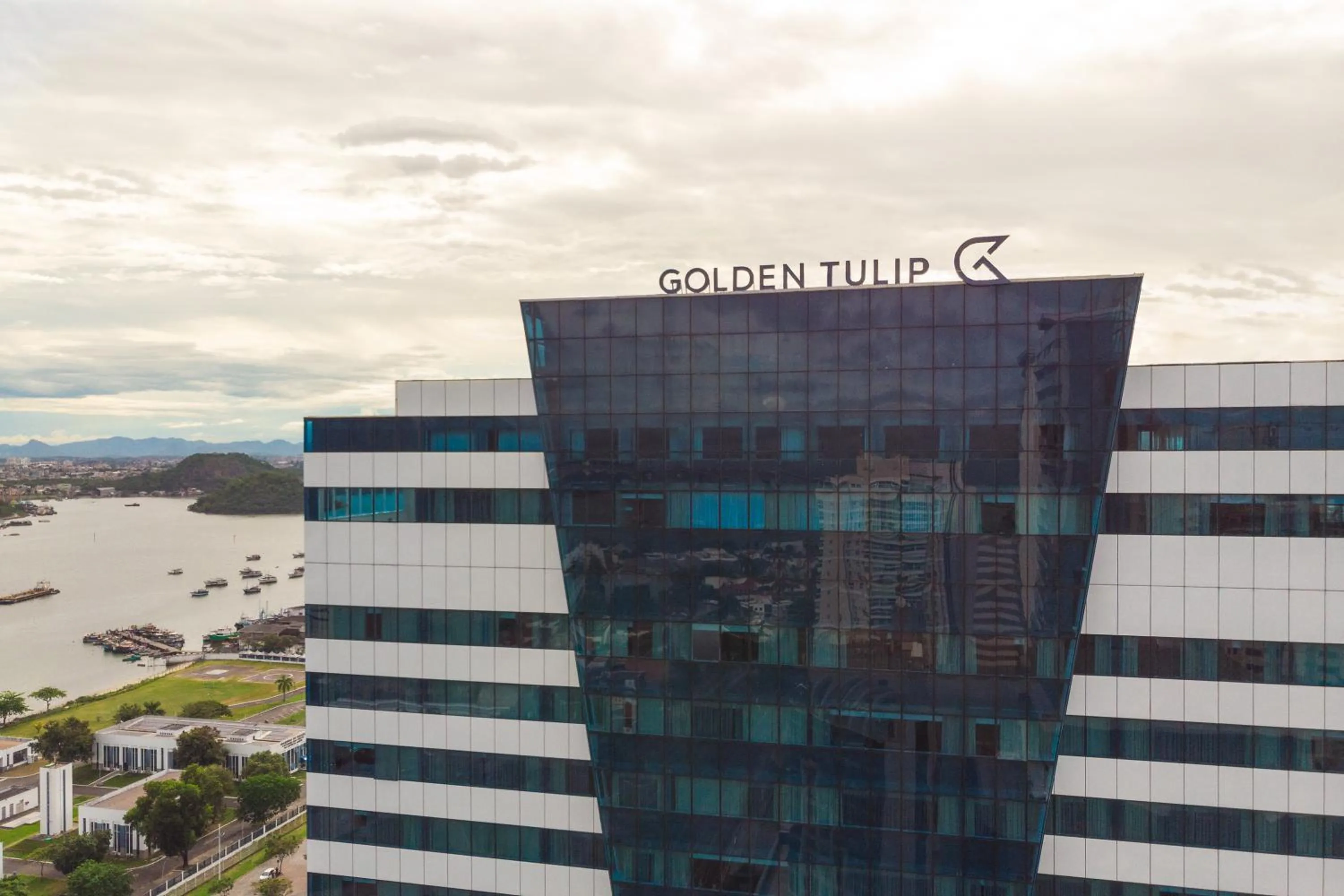 Property building in Golden Tulip Porto Vitória