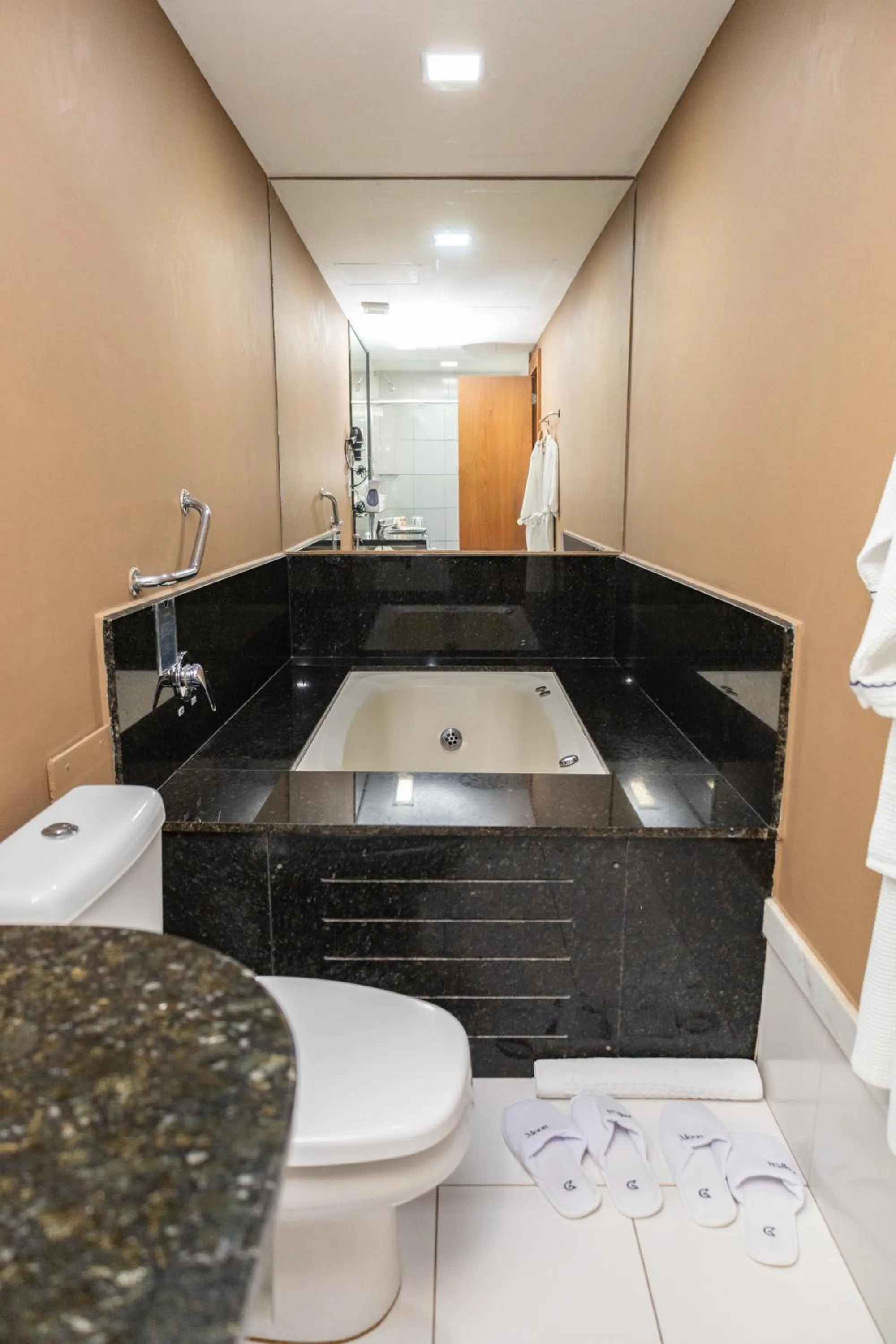 Bathroom in Golden Tulip Porto Vitória