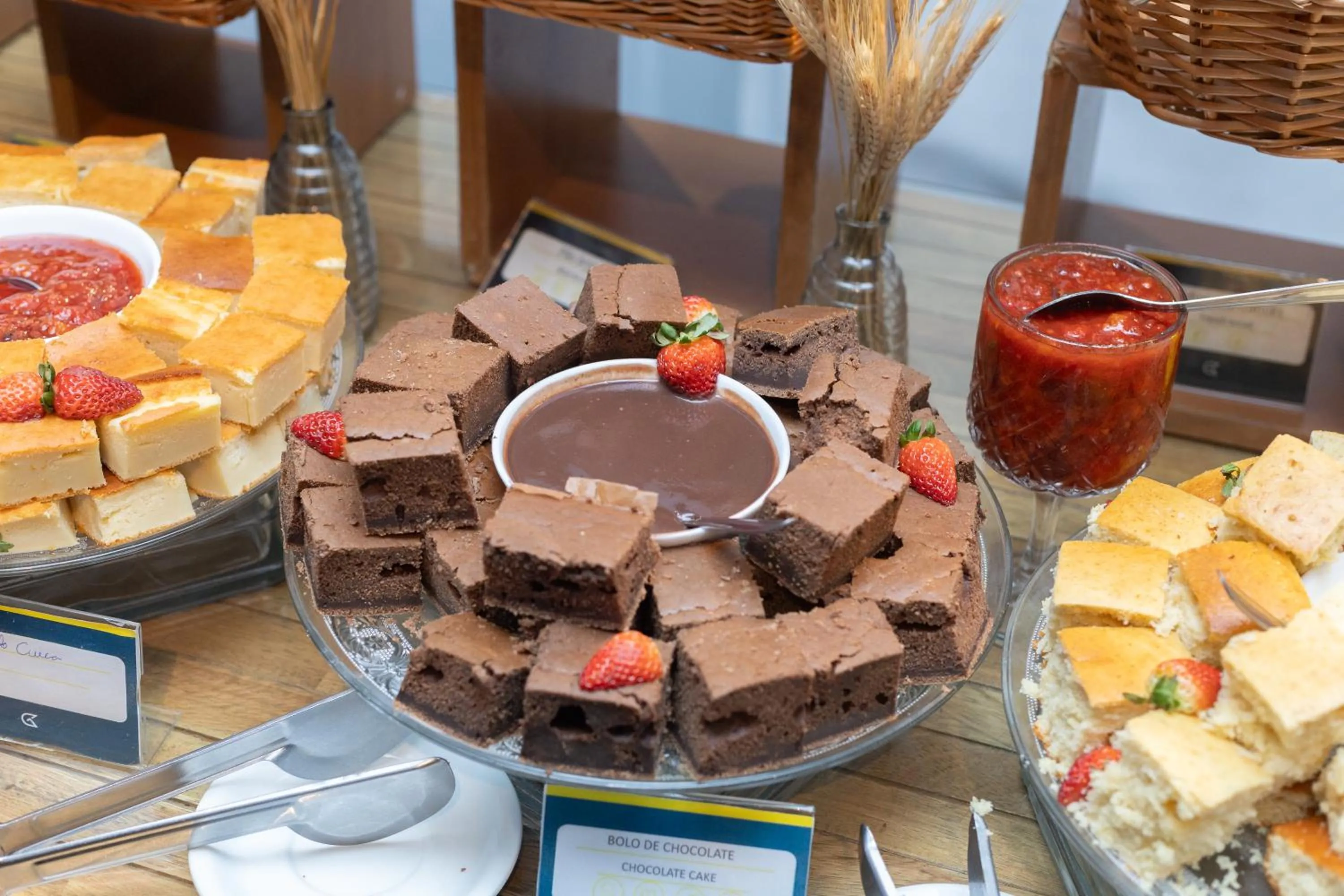 Food and drinks in Golden Tulip Porto Vitória