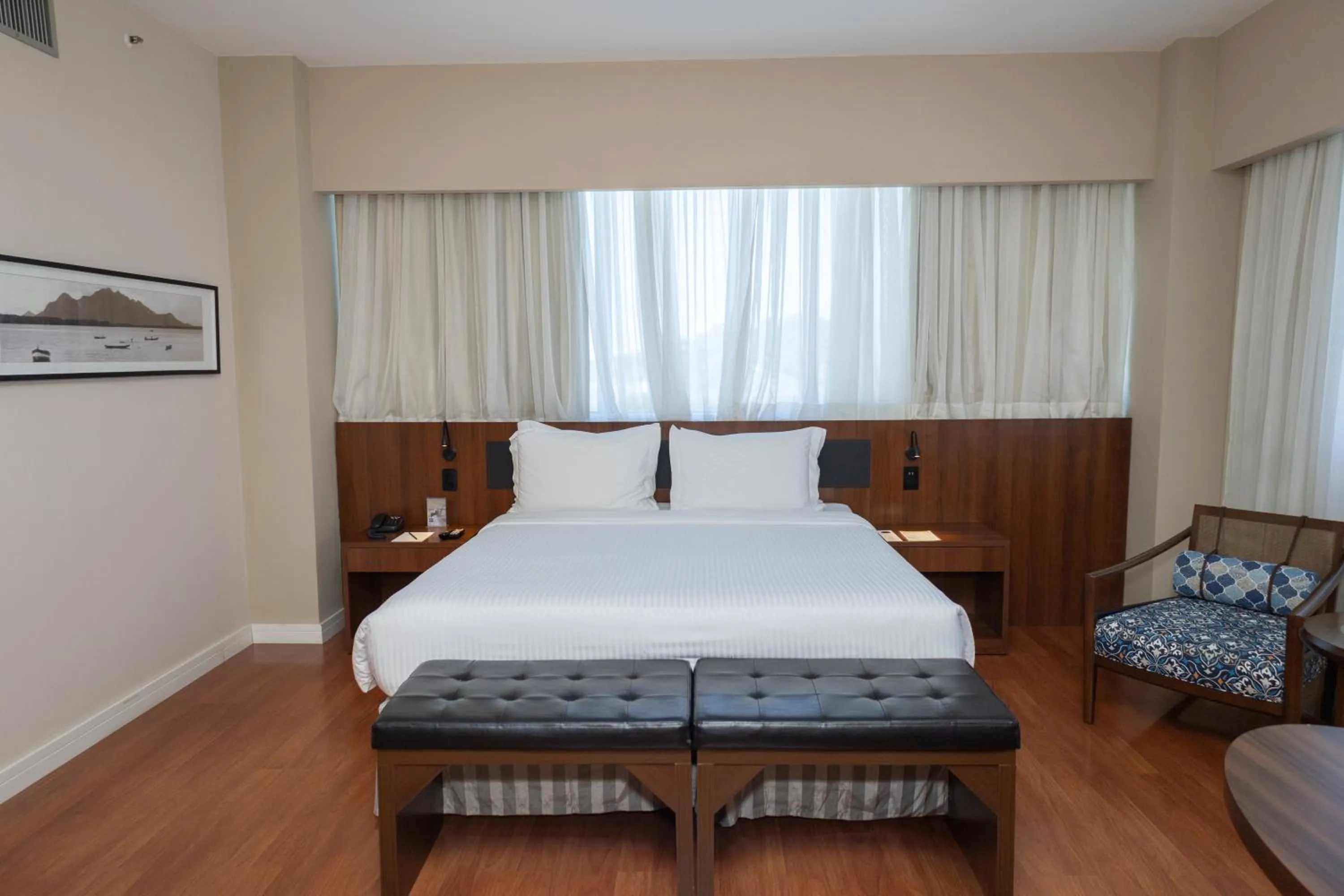 Photo of the whole room, Bed in Golden Tulip Porto Vitória