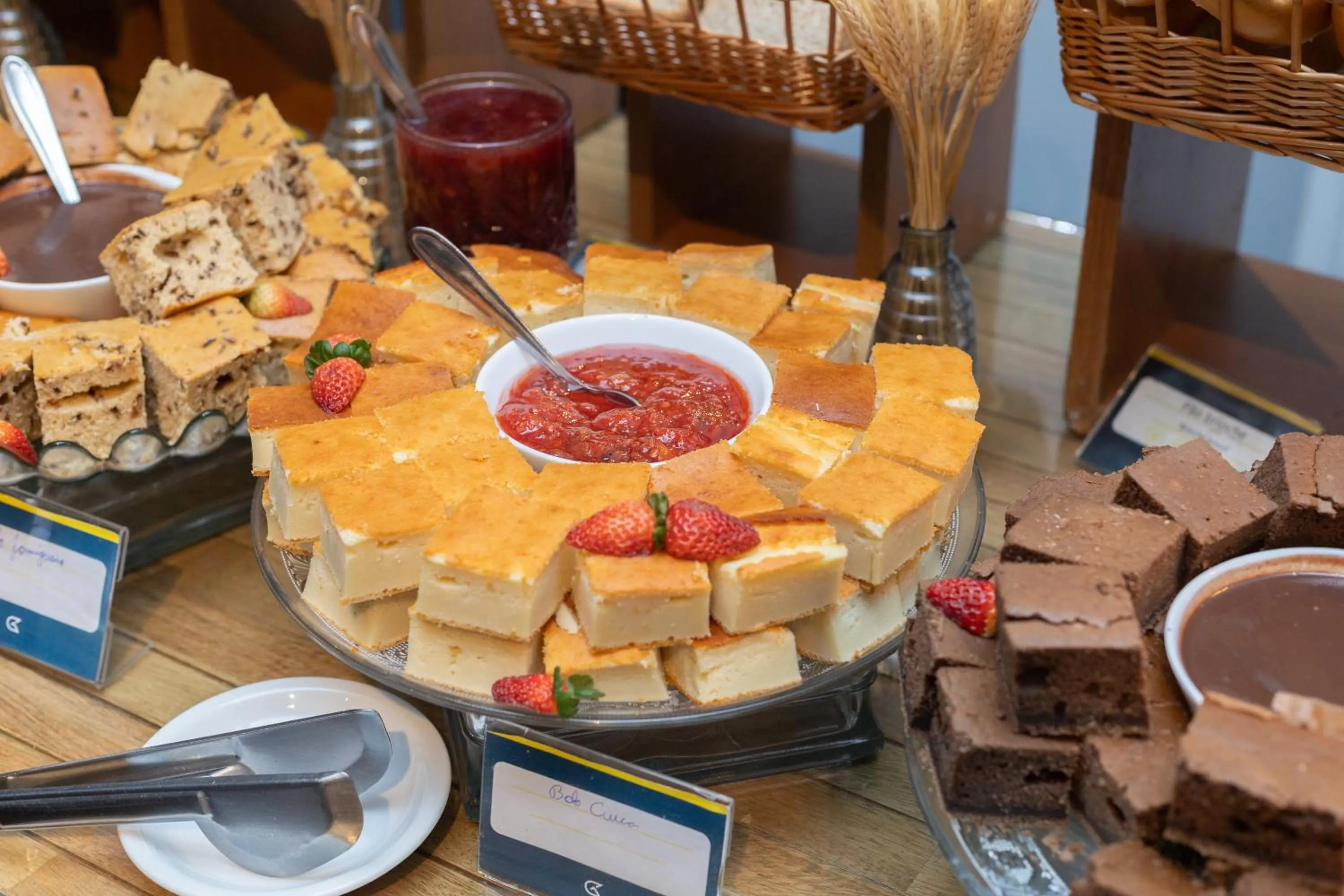 Buffet breakfast in Golden Tulip Porto Vitória