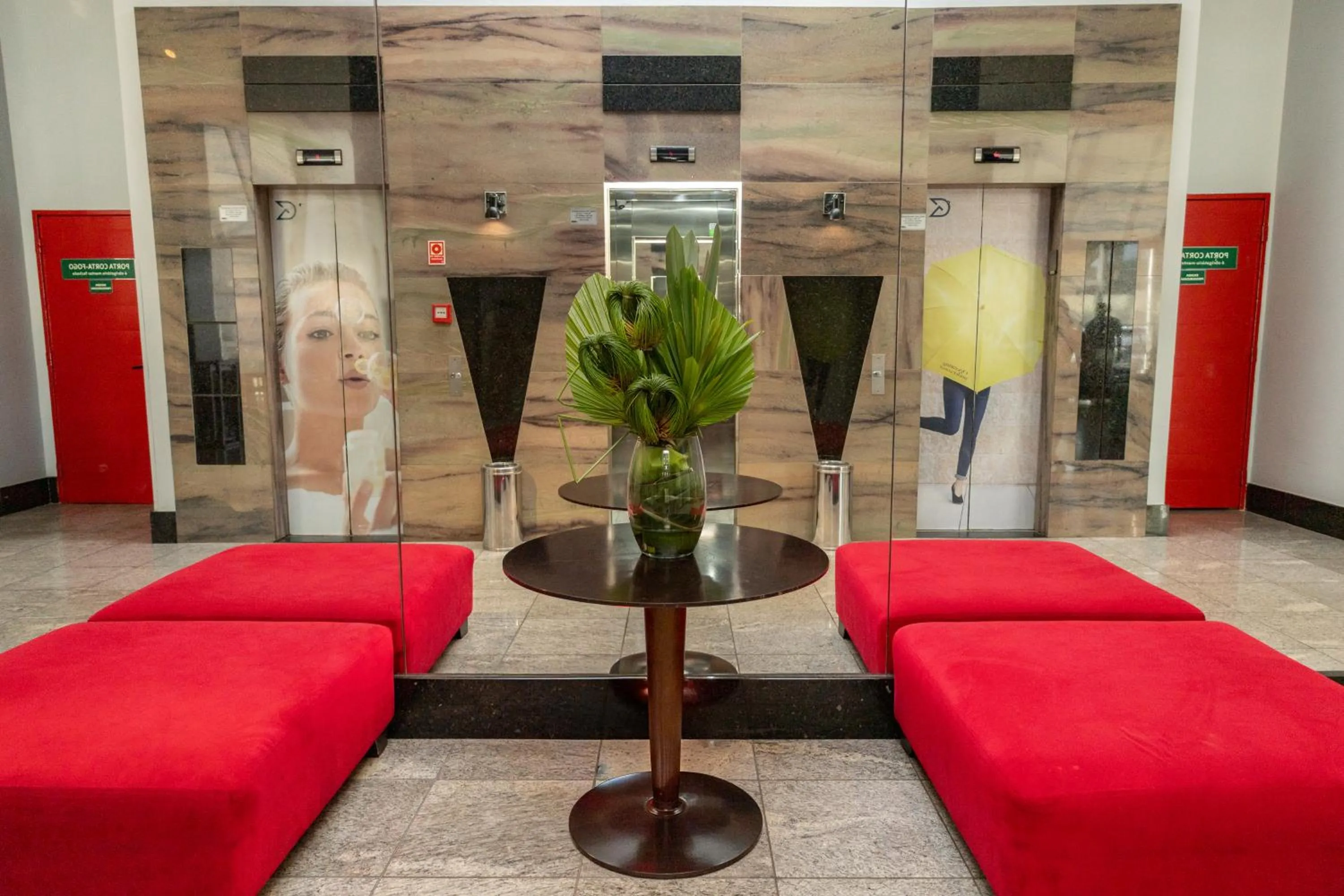 Seating area in Golden Tulip Porto Vitória