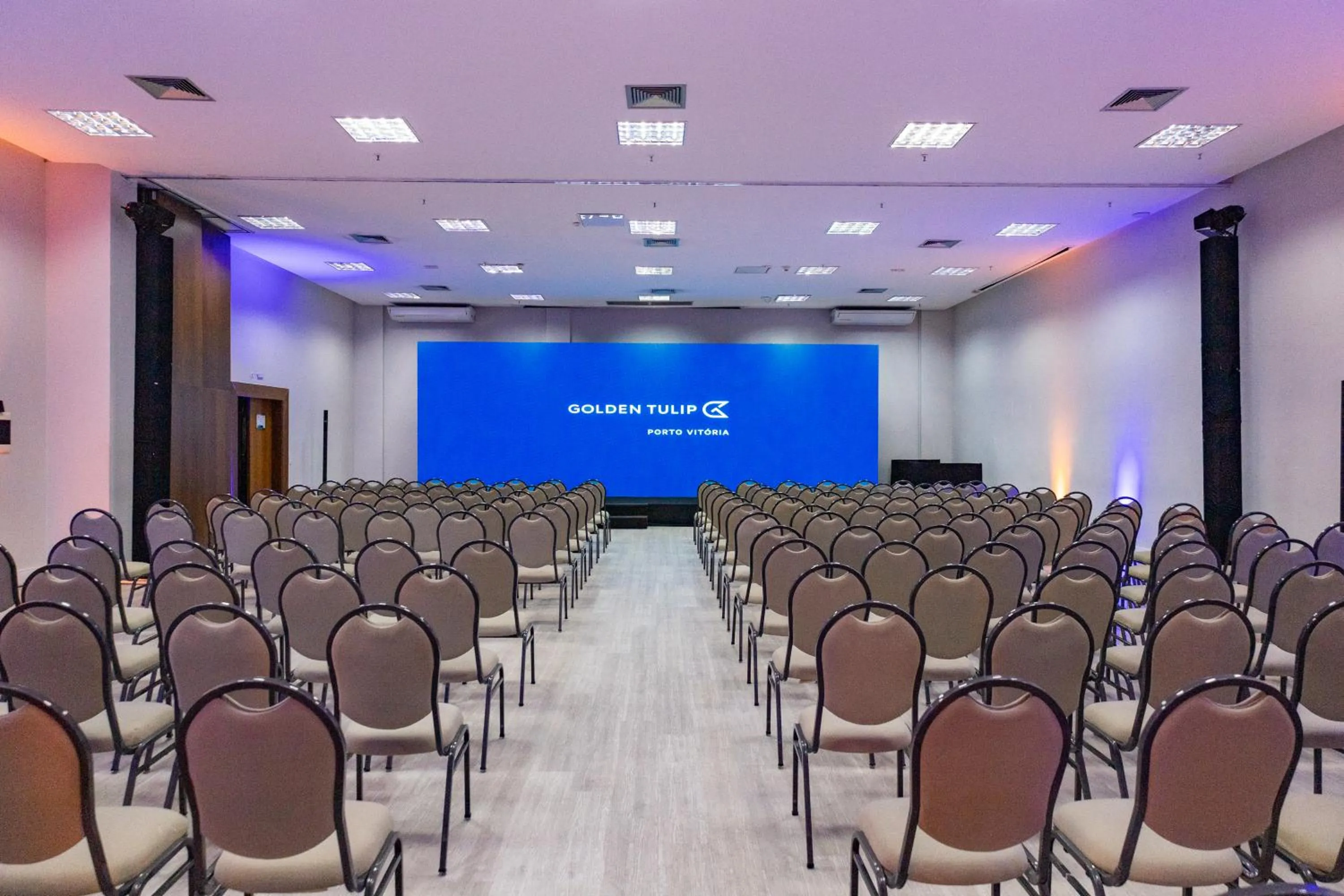 Meeting/conference room in Golden Tulip Porto Vitória