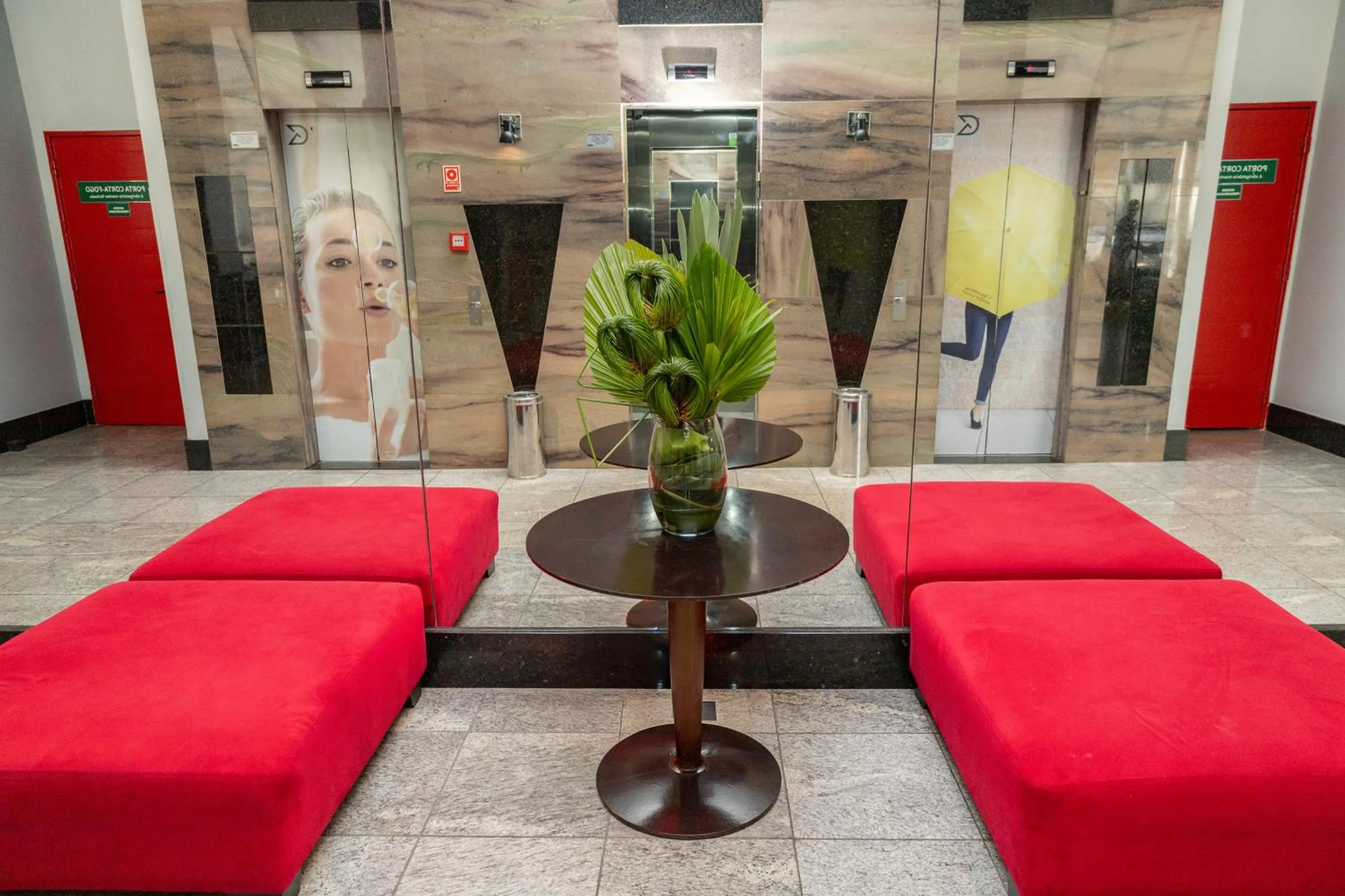 Seating area in Golden Tulip Porto Vitória