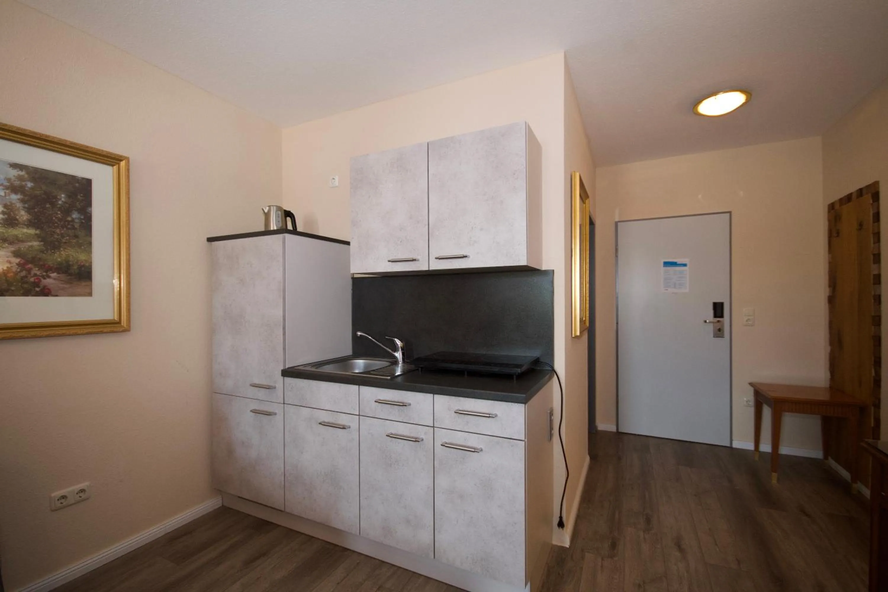 Kitchen or kitchenette in Gästehaus Bavaria