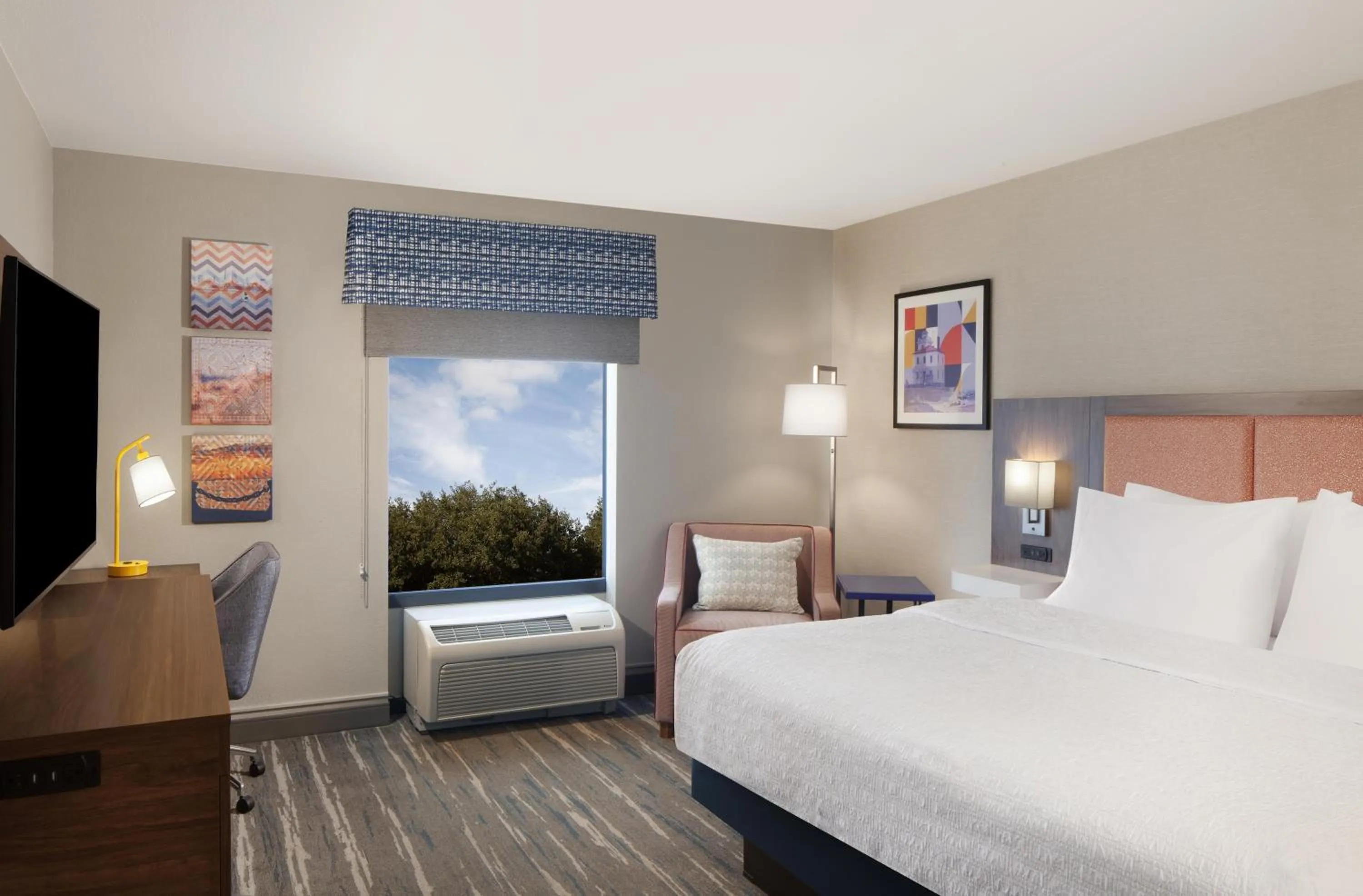 Bed in Hampton Inn & Suites Cleveland-Mentor