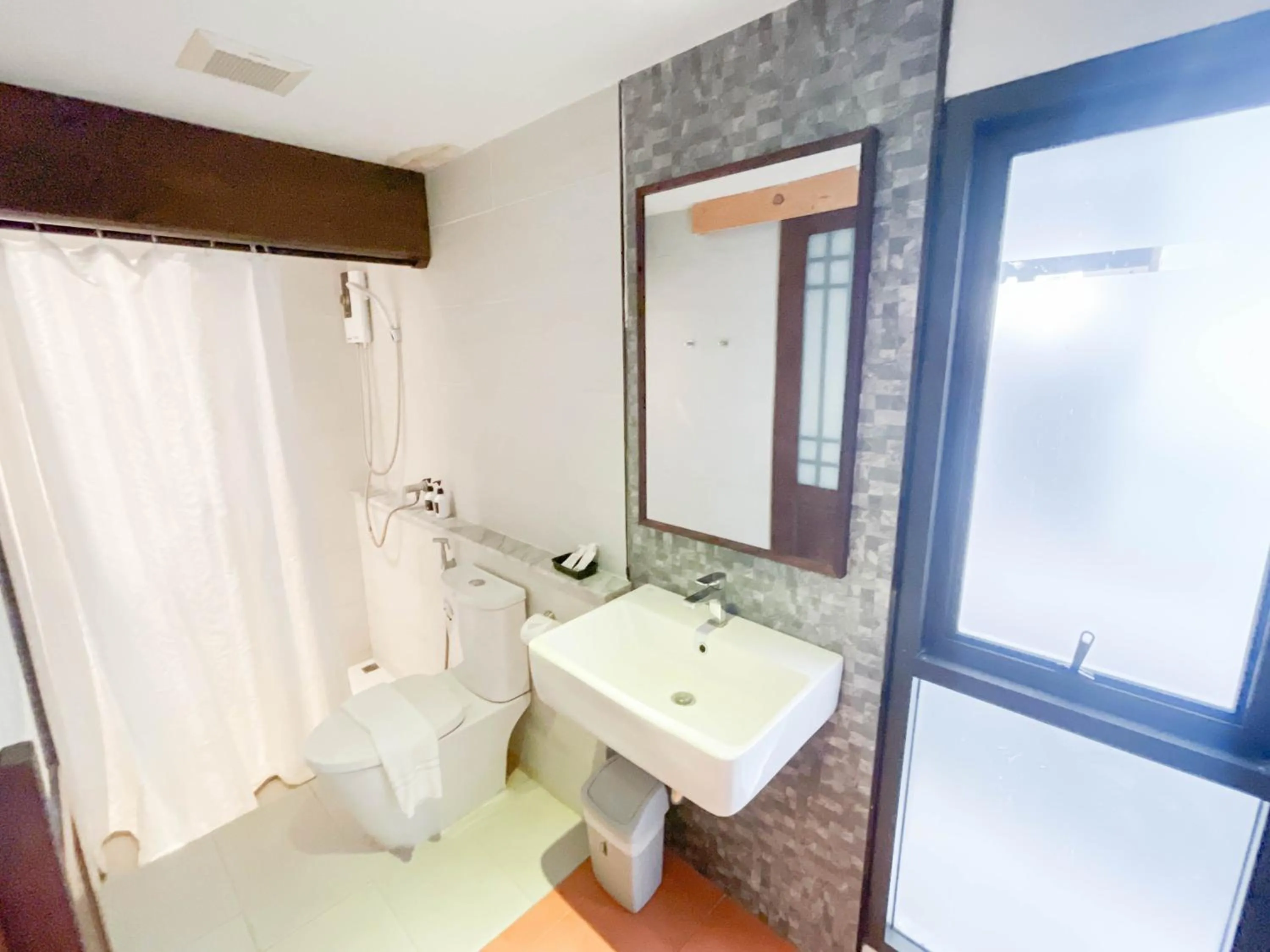 Toilet in VIYA lodge